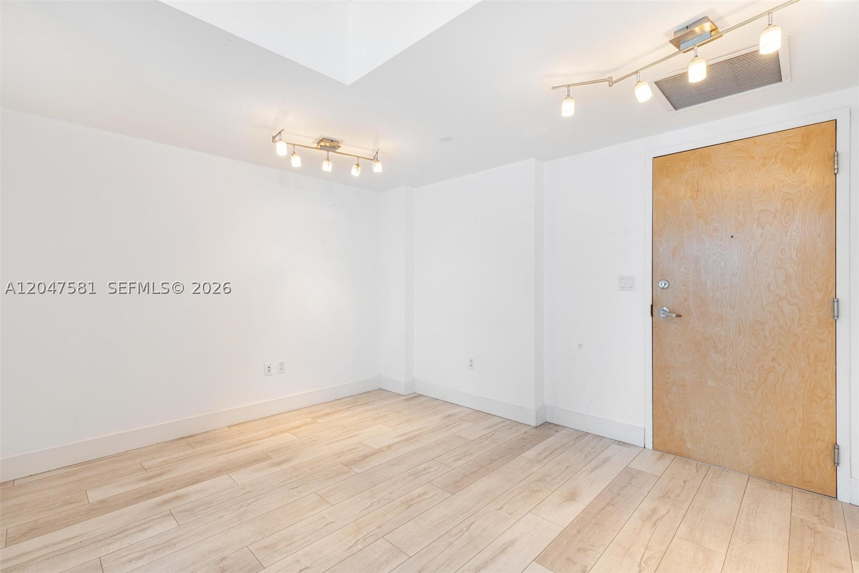 350 S Miami Ave #2108, Miami FL 33130
