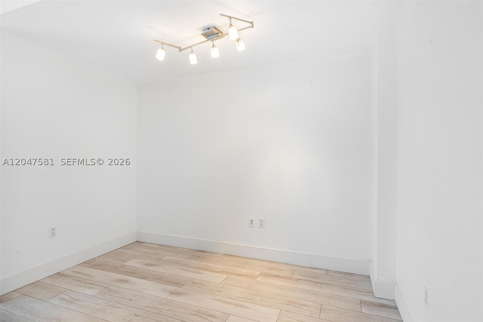 350 S Miami Ave #2108, Miami FL 33130