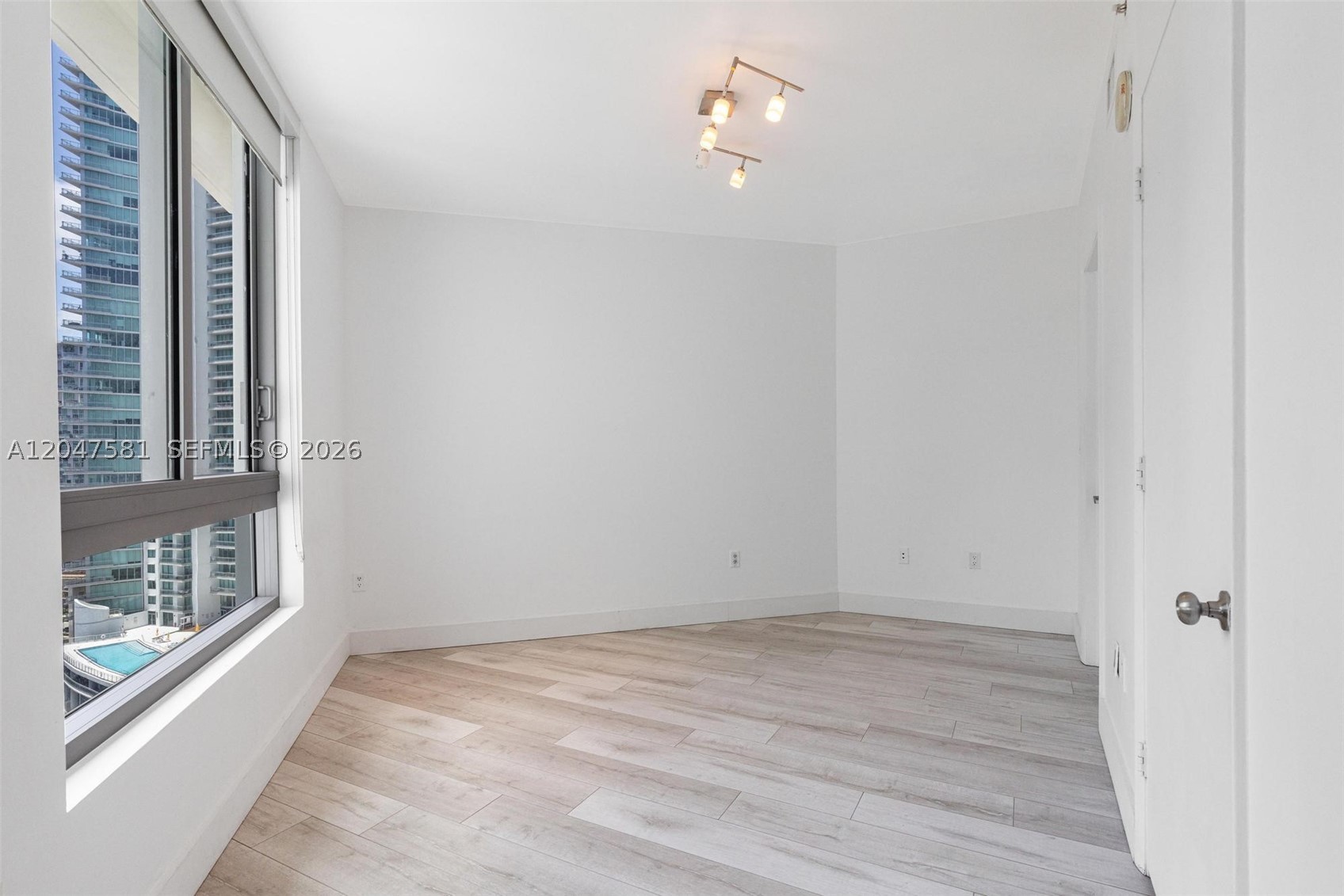 350 S Miami Ave #2108, Miami FL 33130