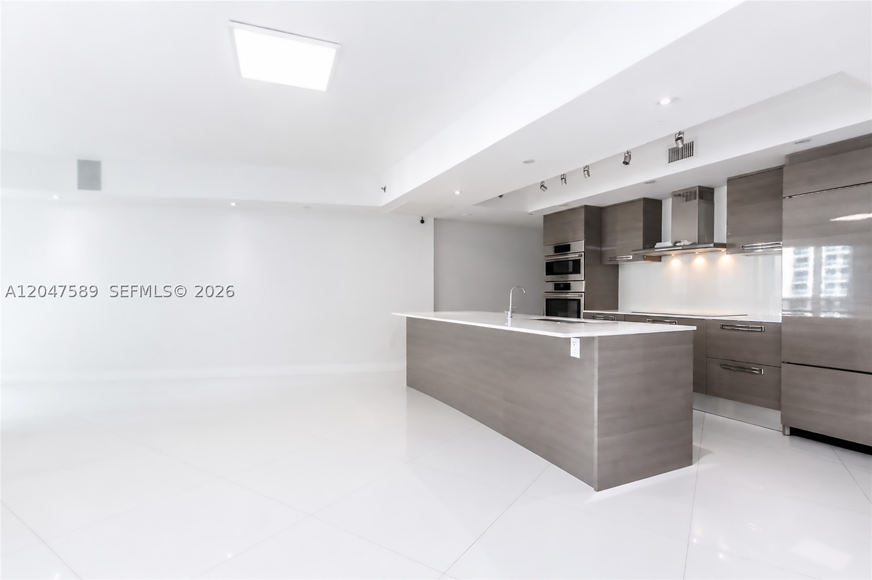 17201 Collins Ave #1807, Sunny Isles Beach FL 33160