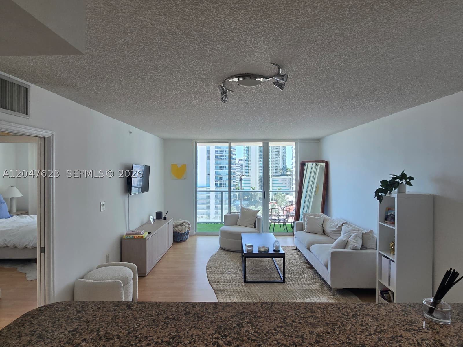 Miami FL 33131 - A12047623