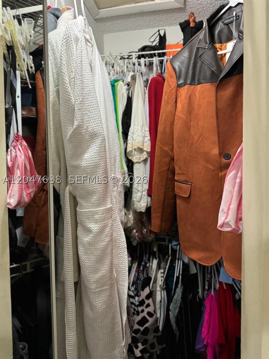8805 NW 113th St, Hialeah Gardens FL 33018