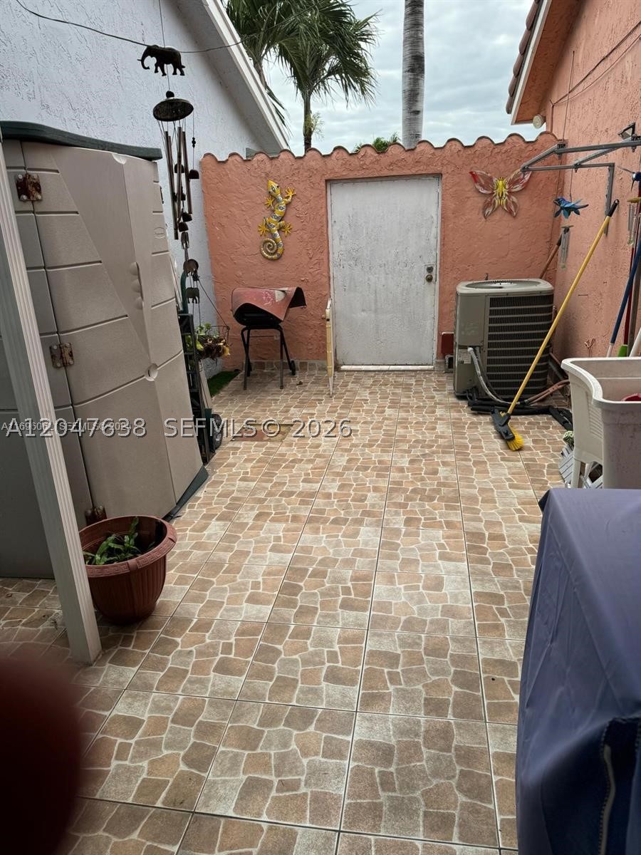 8805 NW 113th St, Hialeah Gardens FL 33018