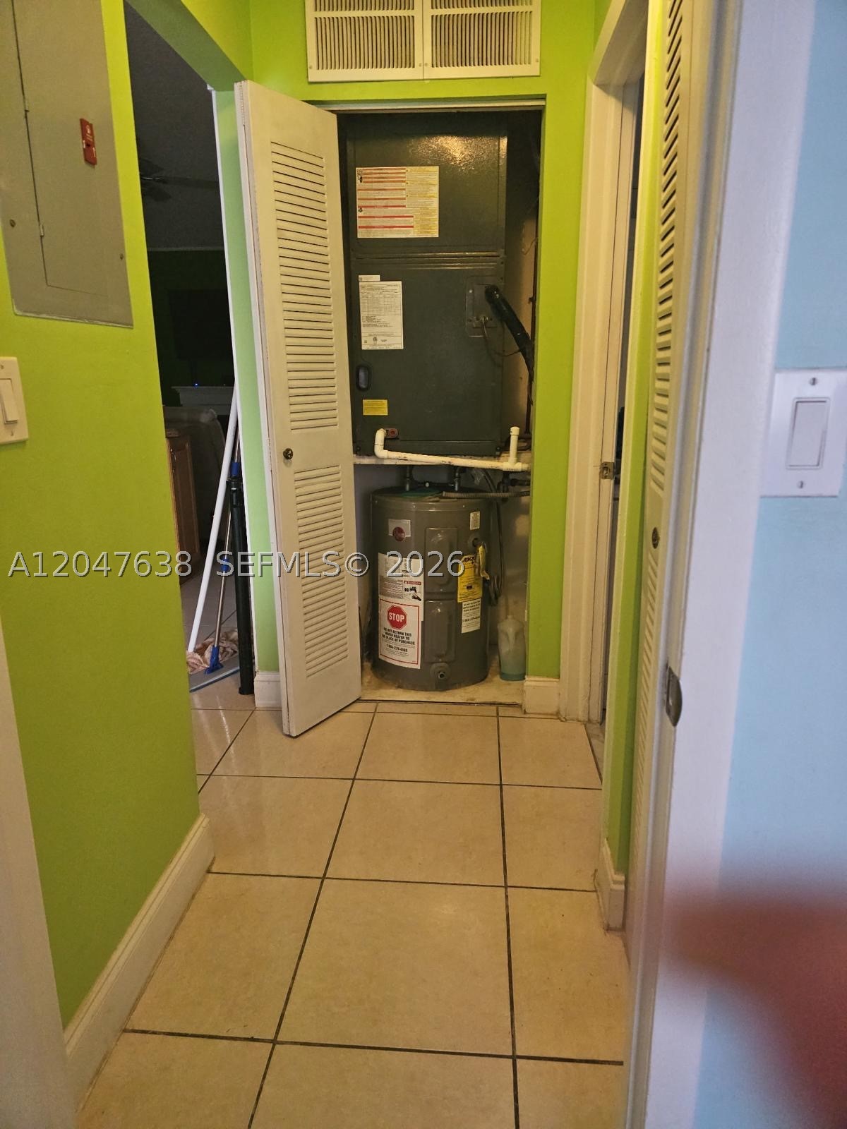 8805 NW 113th St, Hialeah Gardens FL 33018