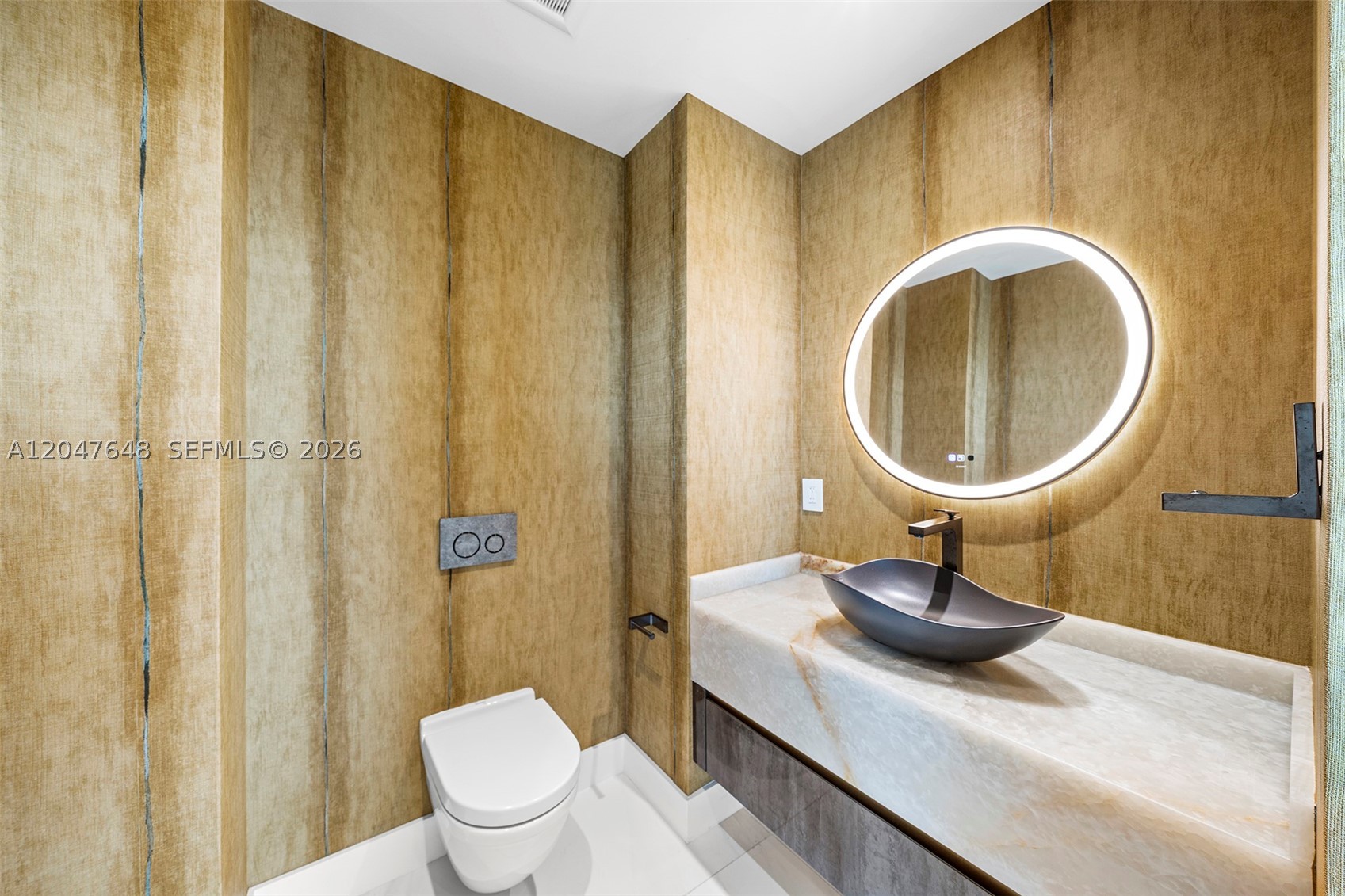 900 Biscayne Blvd #4202, Miami FL 33132