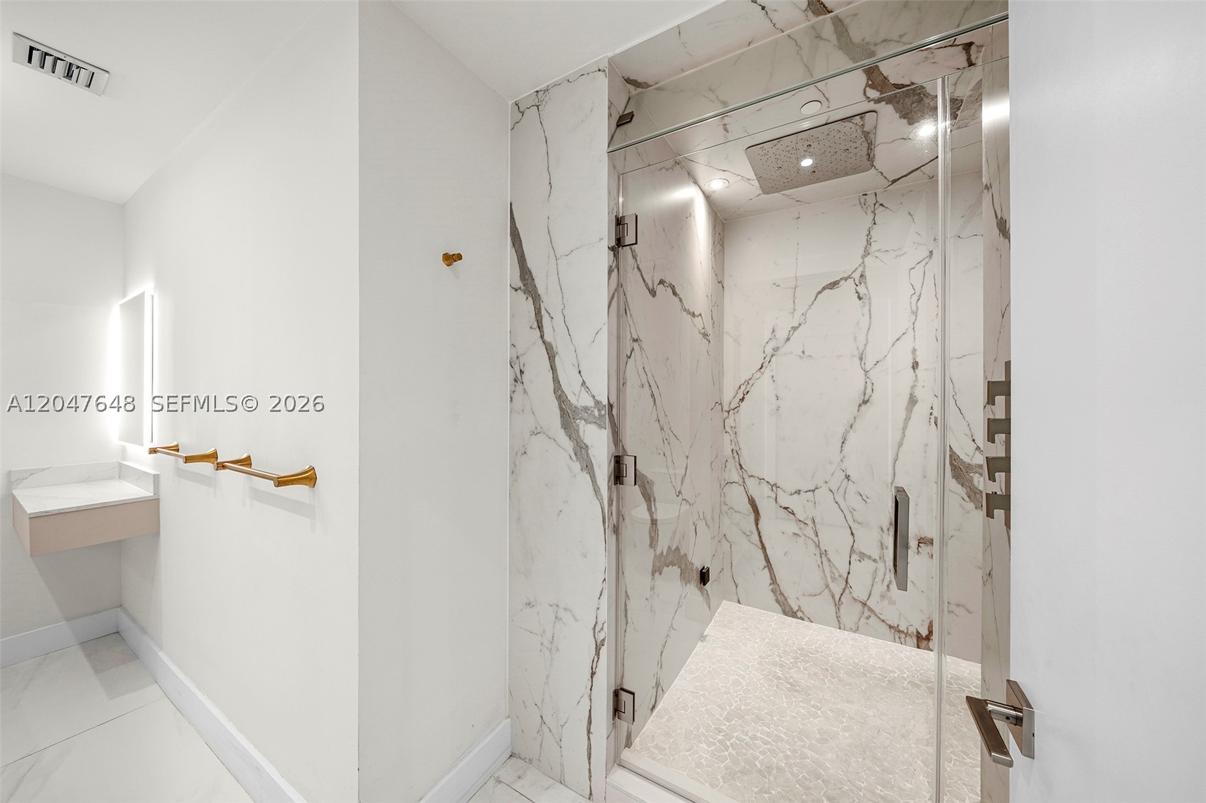 900 Biscayne Blvd #4202, Miami FL 33132