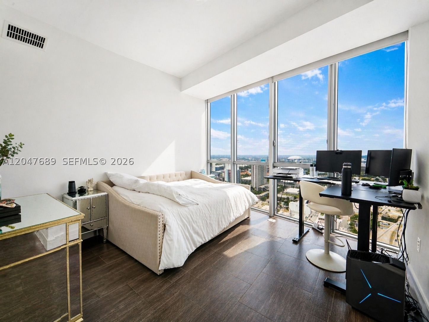 1100 Biscayne Blvd #3708, Miami FL 33132