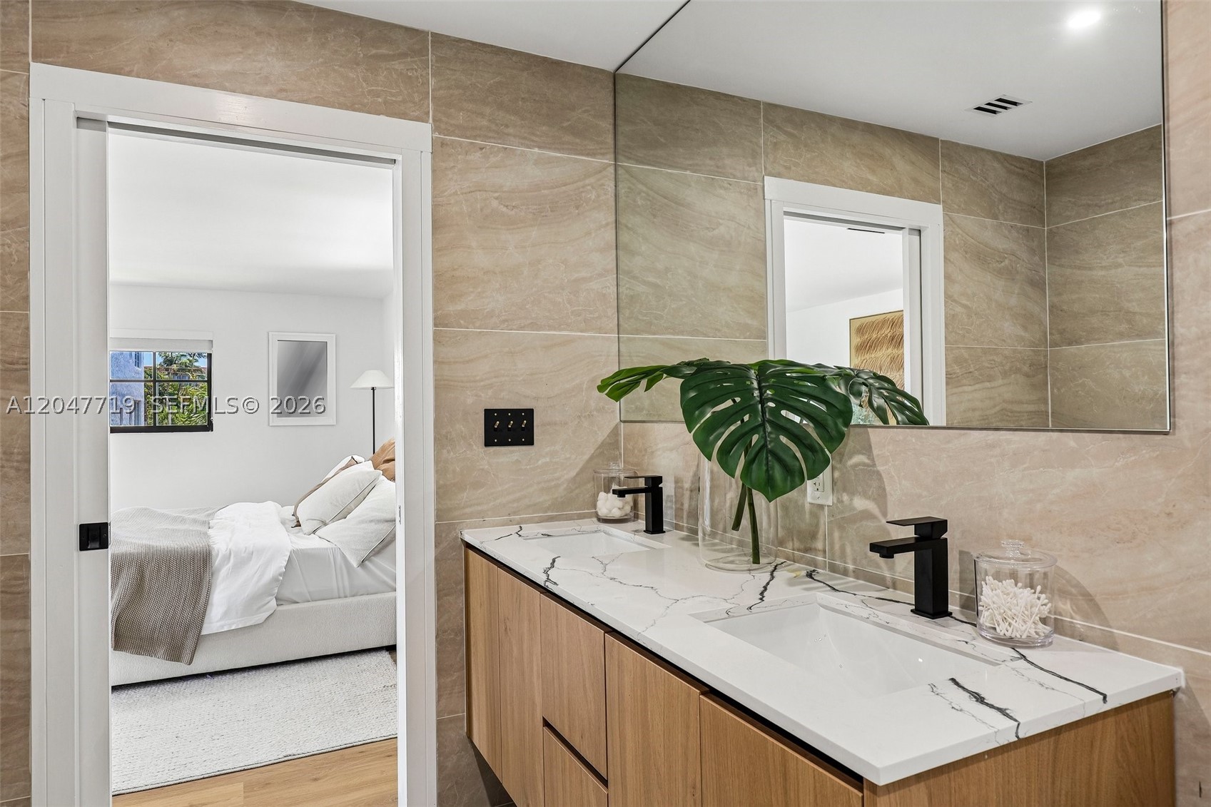 7811 Carlyle Ave, Miami Beach FL 33141