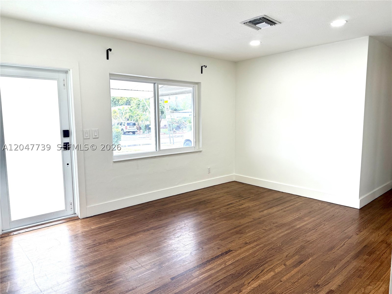 670 E 58th St, Hialeah FL 33013