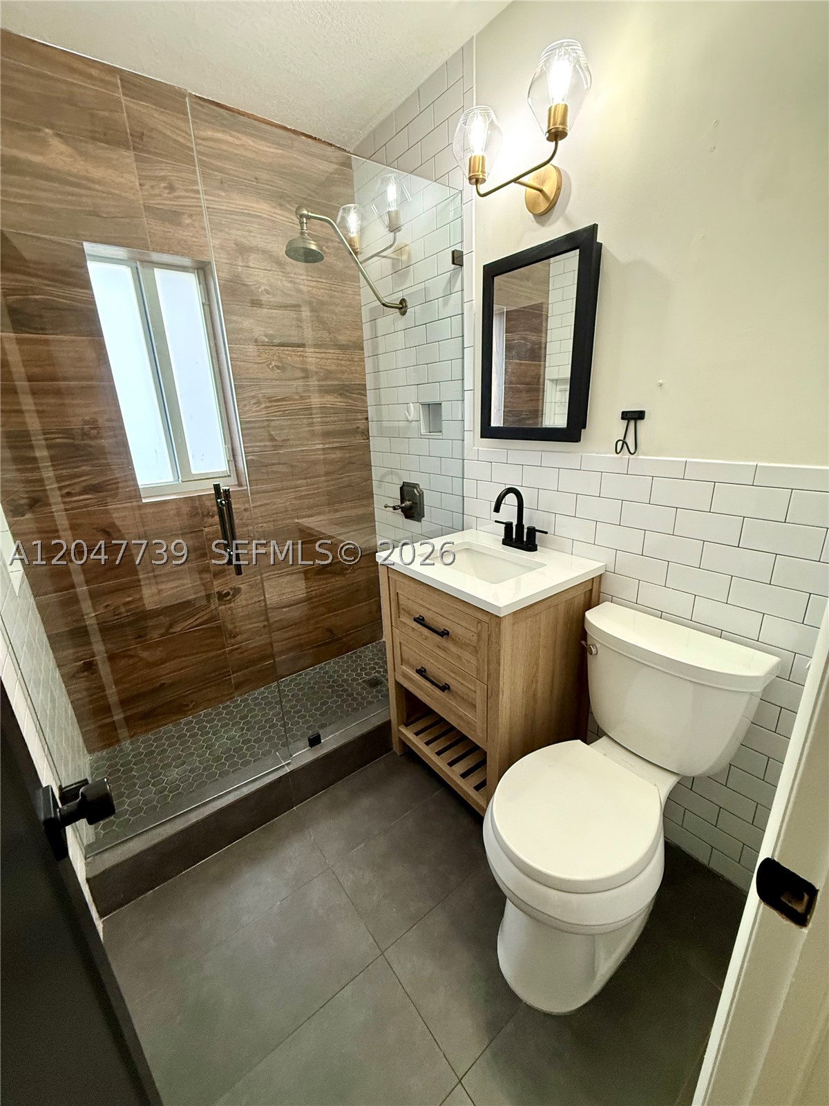 670 E 58th St, Hialeah FL 33013
