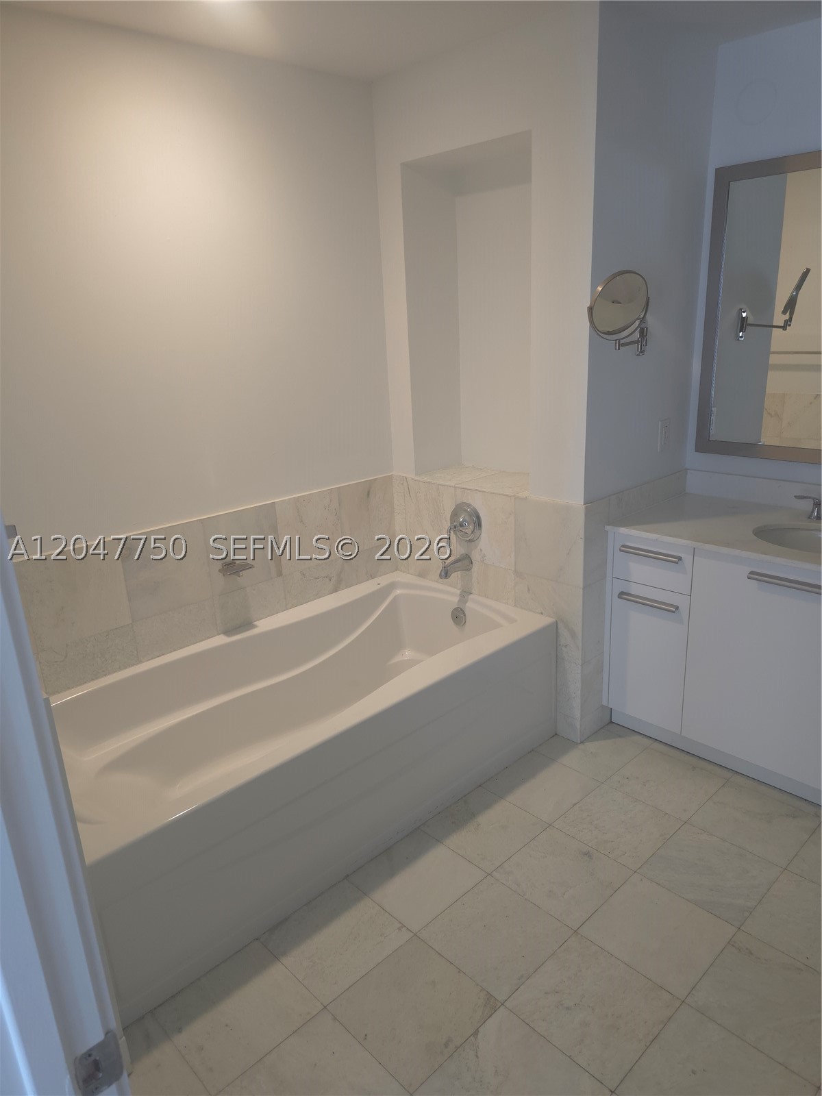 1060 Brickell Ave #1701, Miami FL 33131