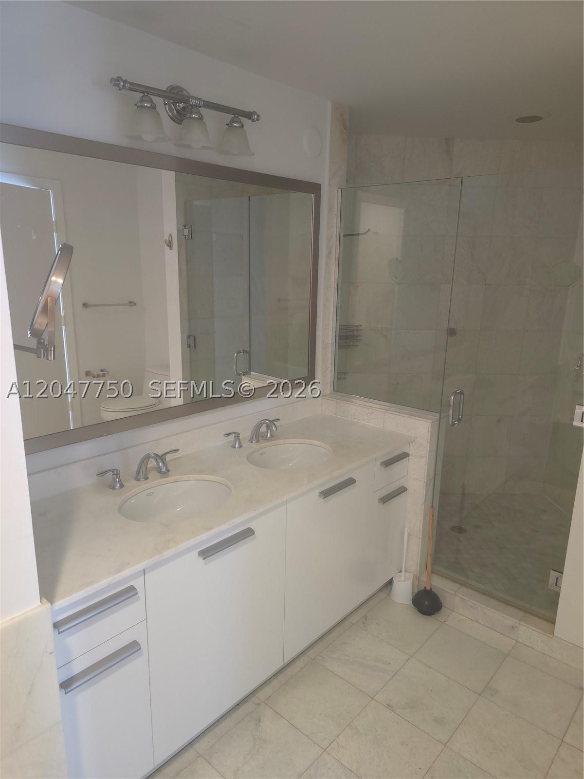 1060 Brickell Ave #1701, Miami FL 33131