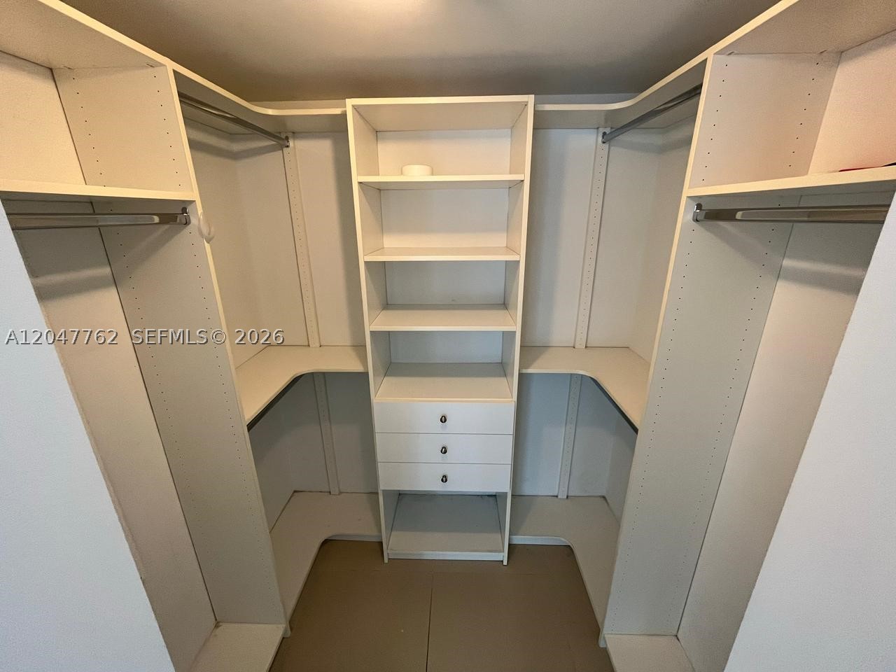 31 SE 6th St #1004, Miami FL 33131
