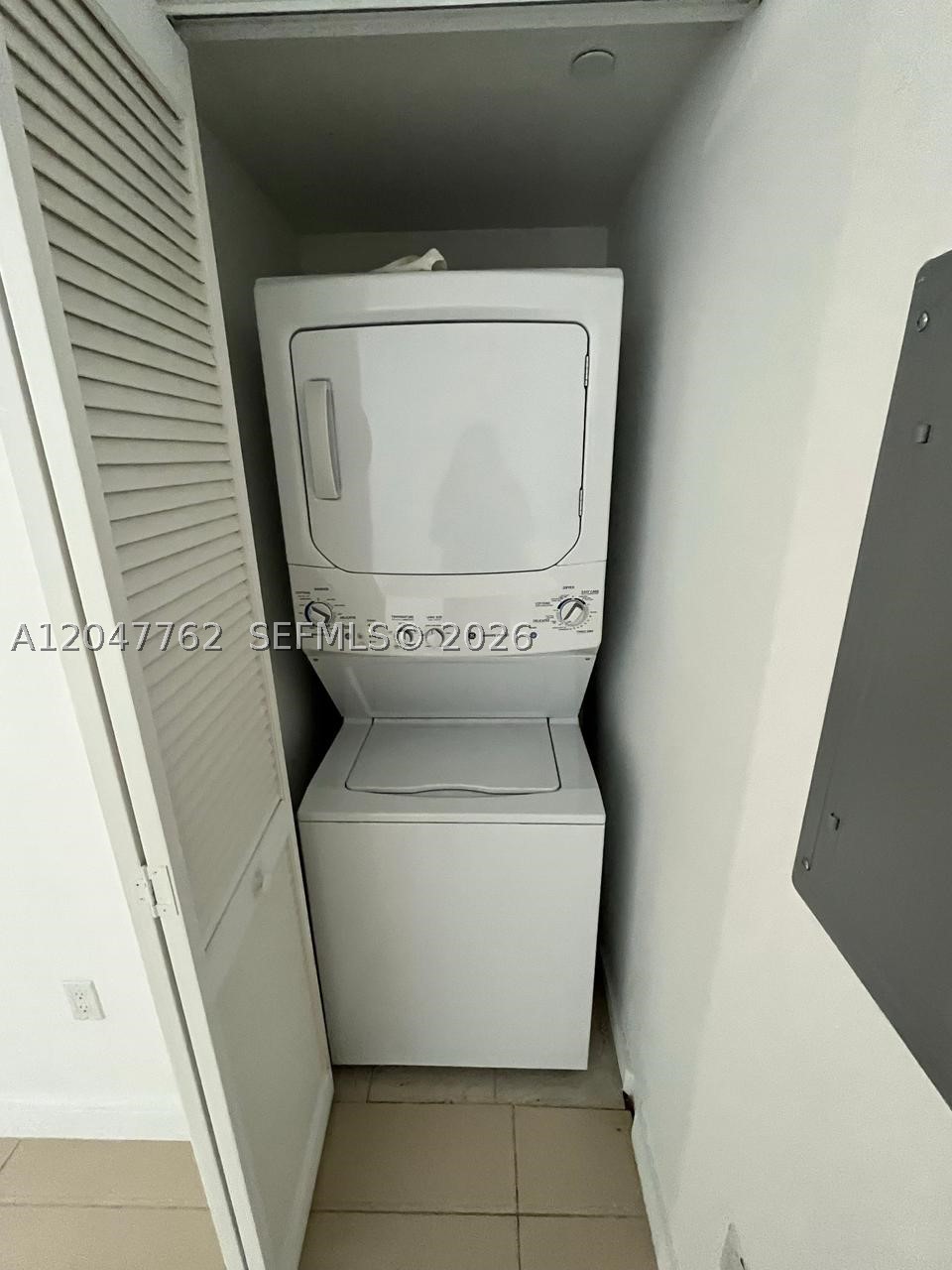 31 SE 6th St #1004, Miami FL 33131