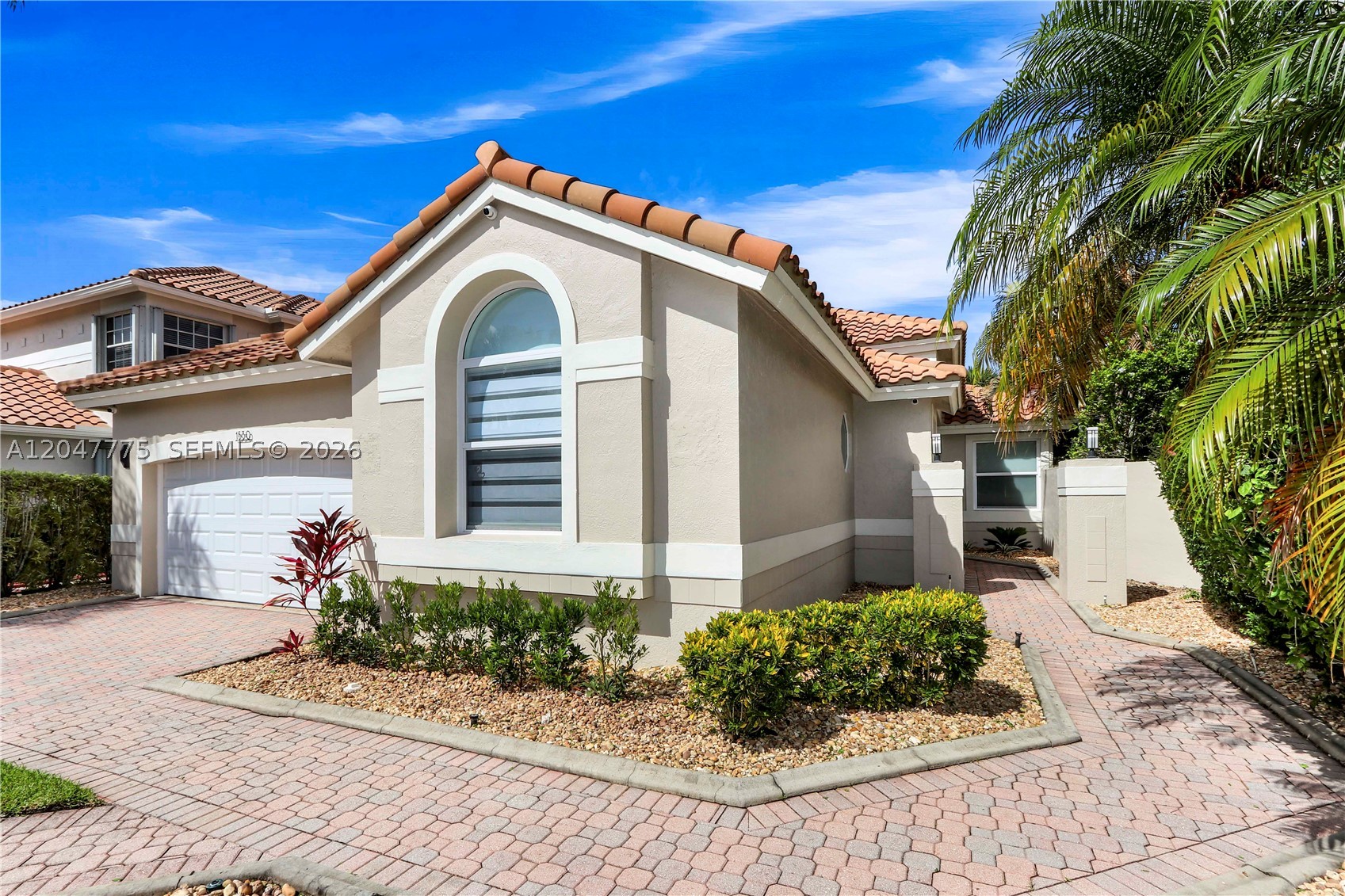 1530 W Lacosta Dr W, Pembroke Pines FL 33027