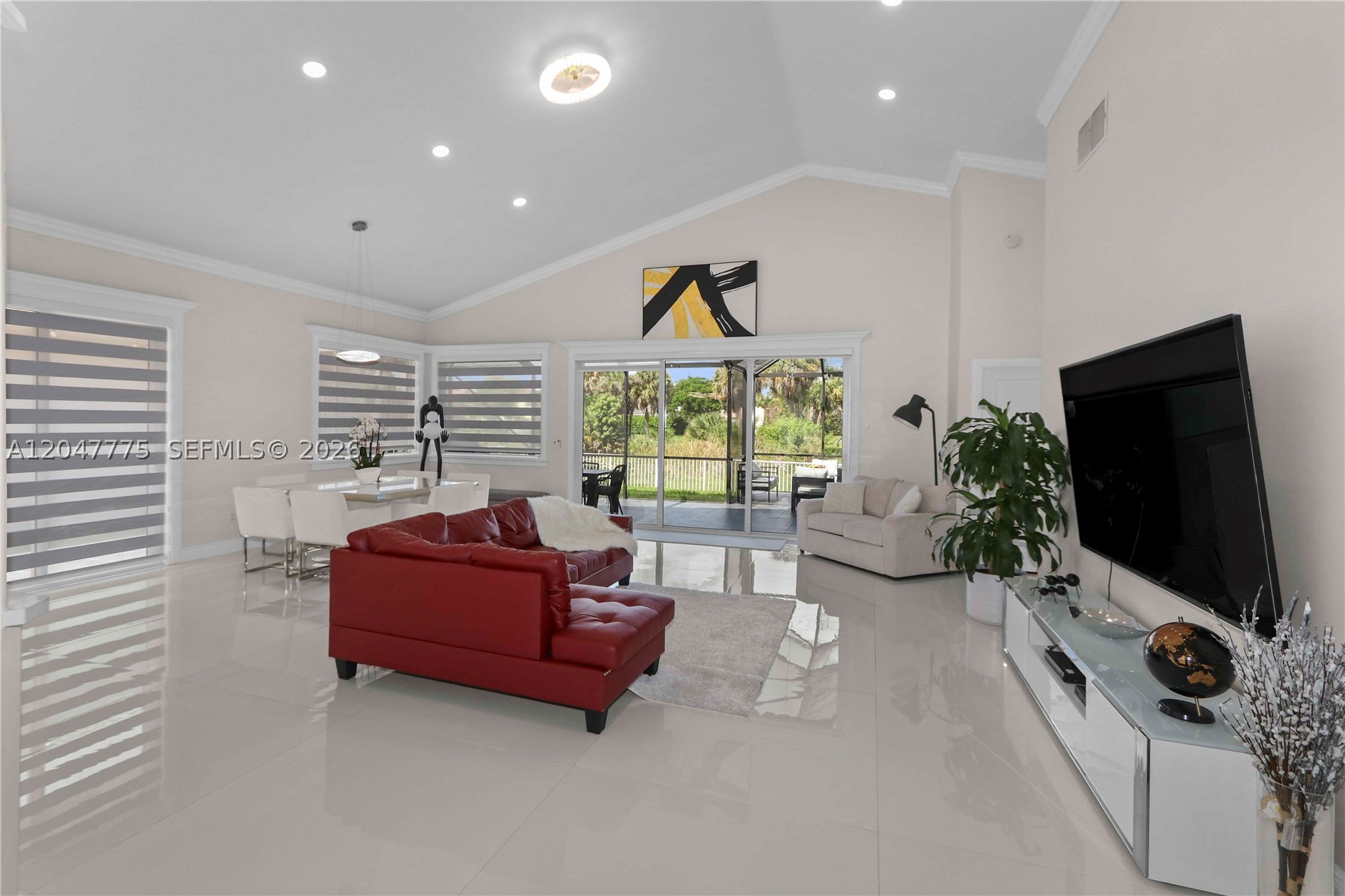 1530 W Lacosta Dr W, Pembroke Pines FL 33027