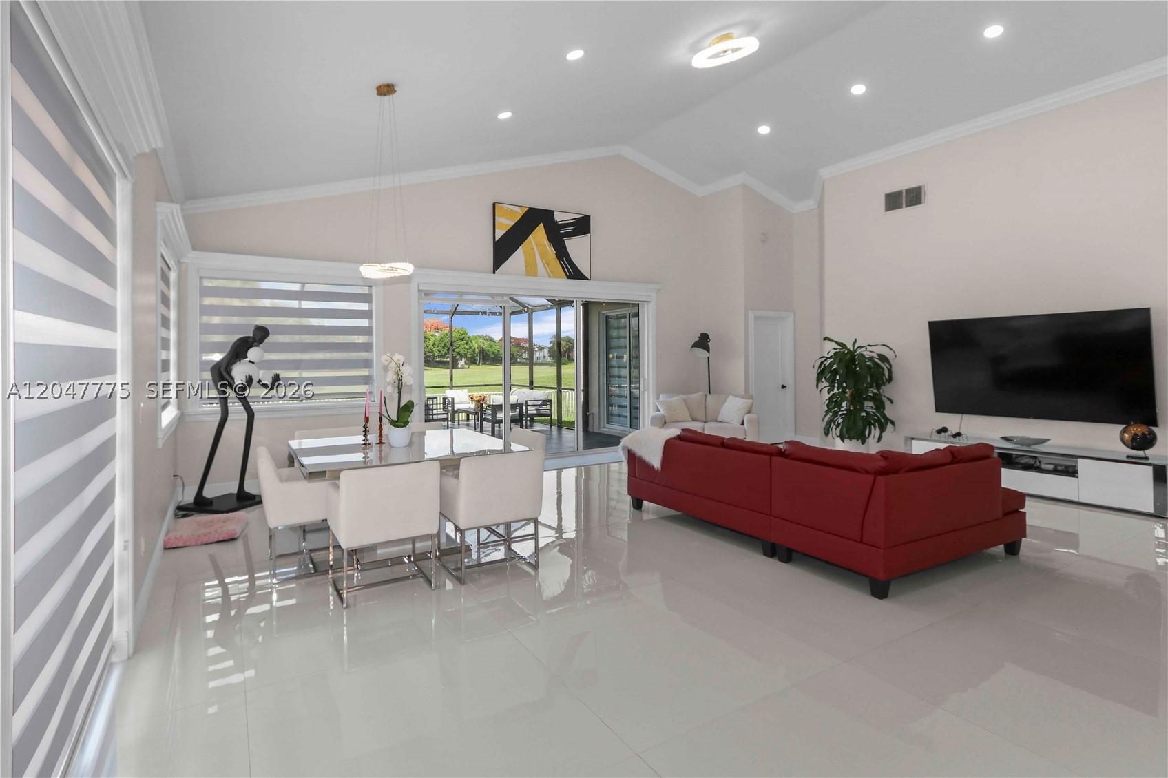 1530 W Lacosta Dr W, Pembroke Pines FL 33027
