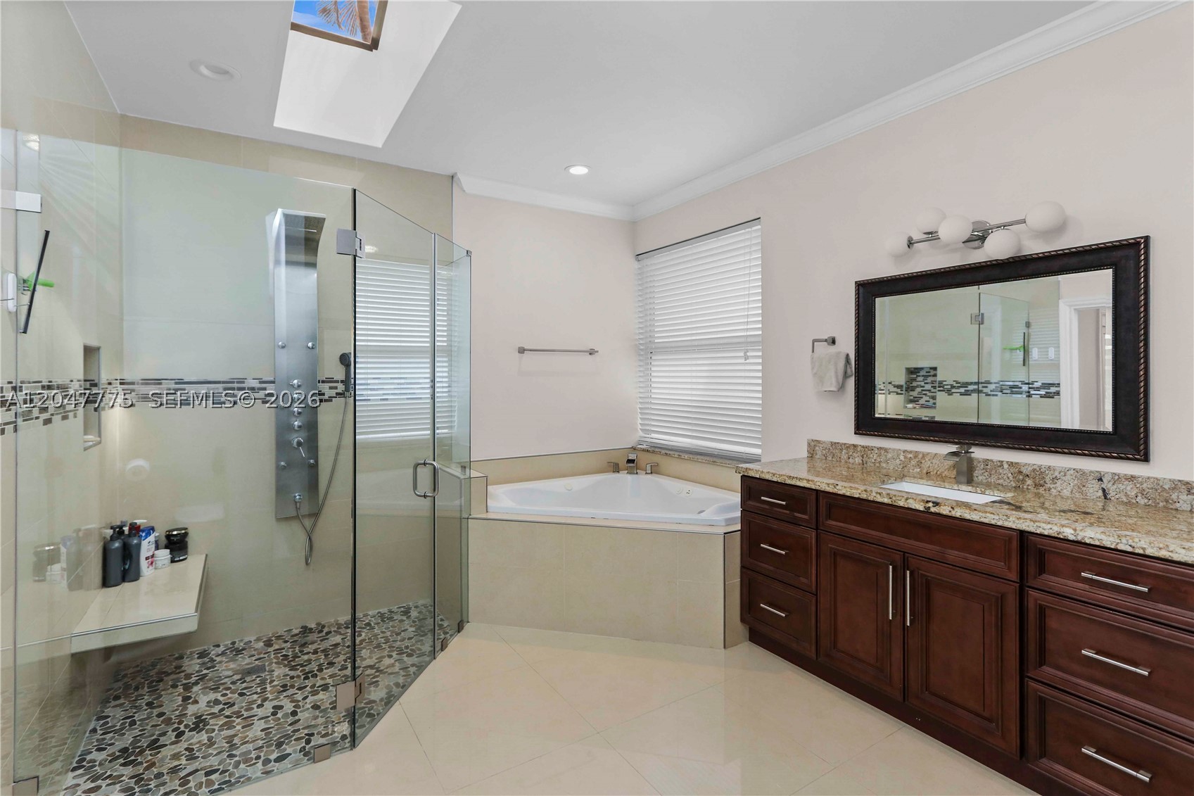 1530 W Lacosta Dr W, Pembroke Pines FL 33027