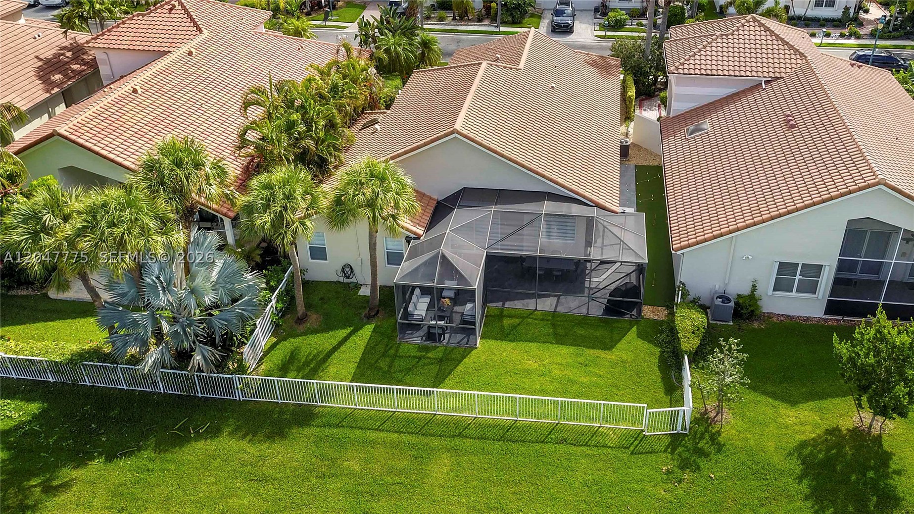 1530 W Lacosta Dr W, Pembroke Pines FL 33027