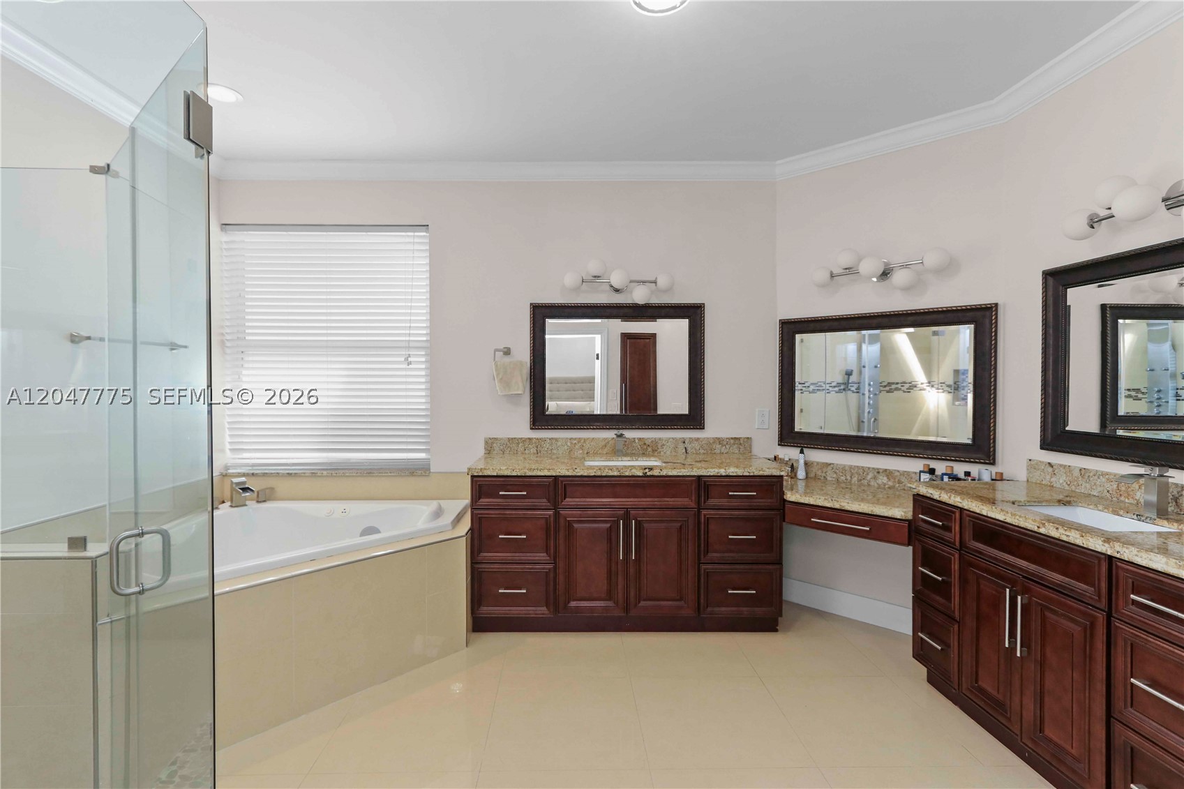 1530 W Lacosta Dr W, Pembroke Pines FL 33027