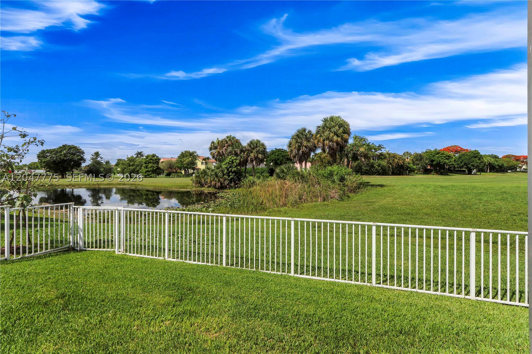 1530 W Lacosta Dr W, Pembroke Pines FL 33027