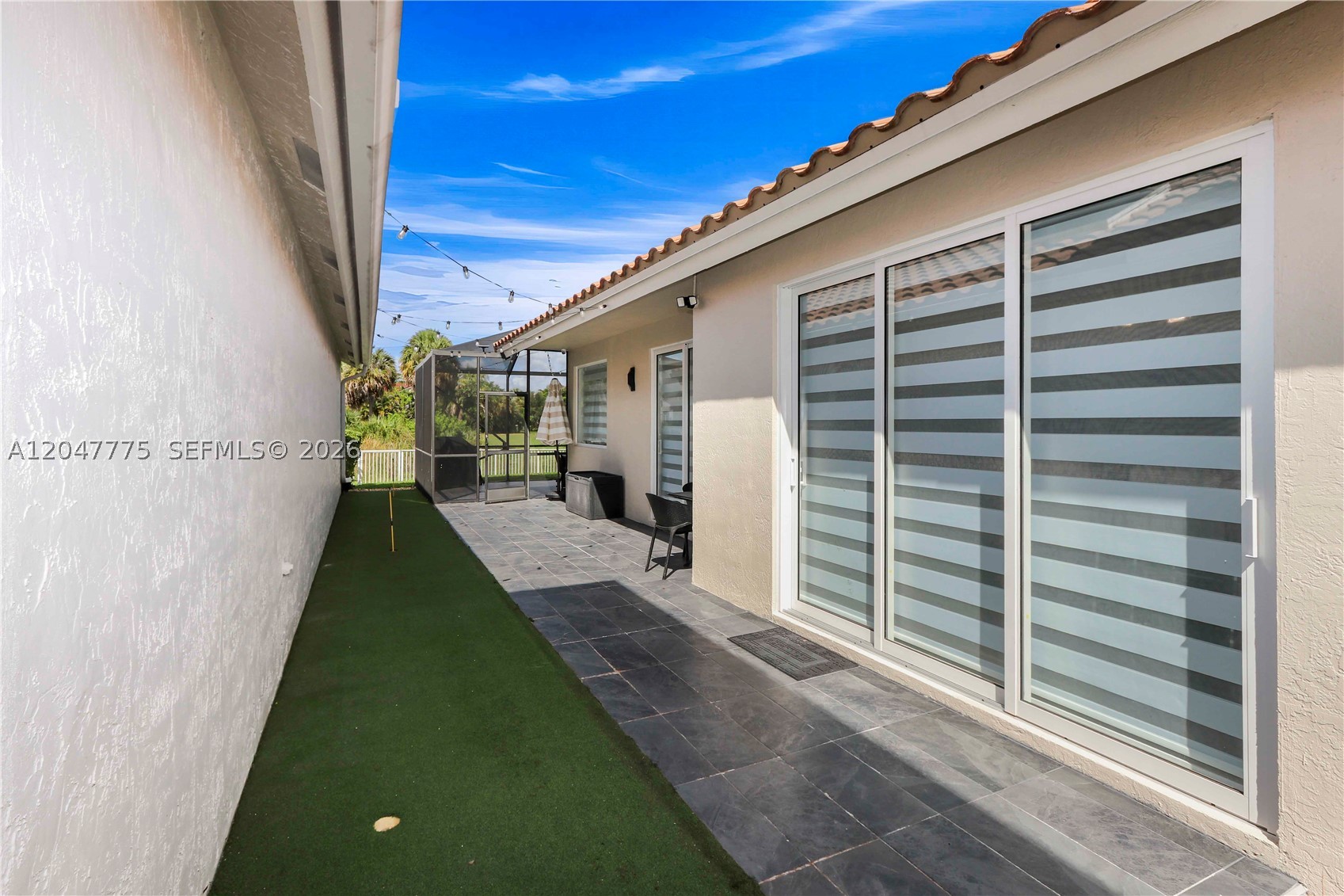 1530 W Lacosta Dr W, Pembroke Pines FL 33027