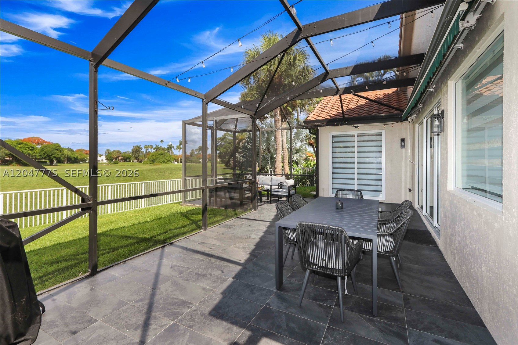 1530 W Lacosta Dr W, Pembroke Pines FL 33027