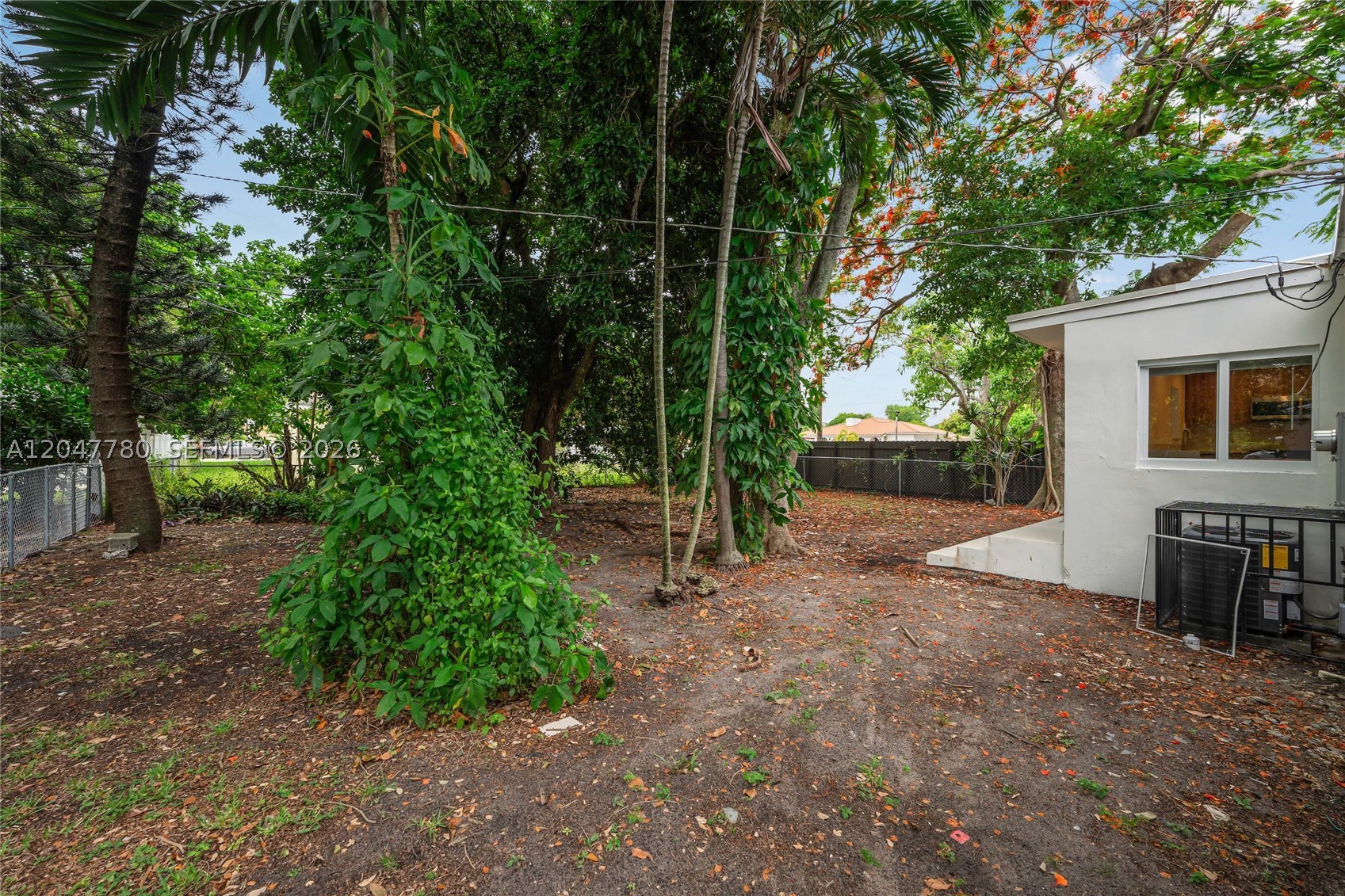 1070 NW 44th St, Miami FL 33127