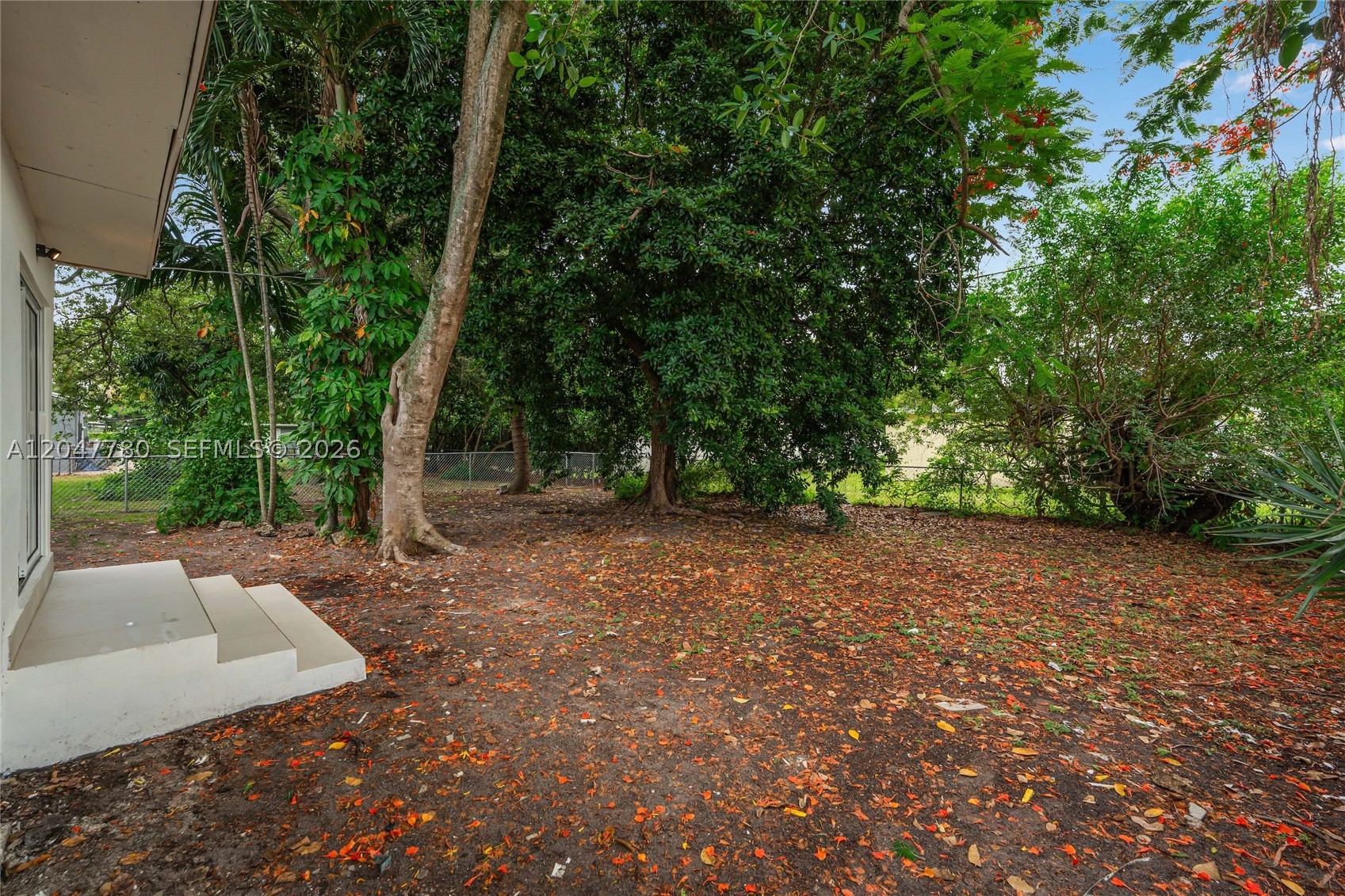 1070 NW 44th St, Miami FL 33127