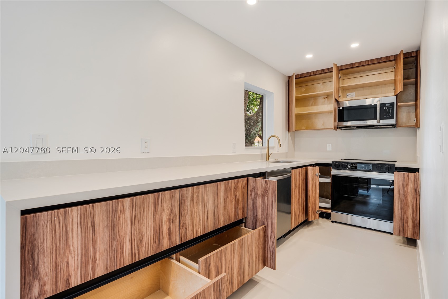 1070 NW 44th St, Miami FL 33127