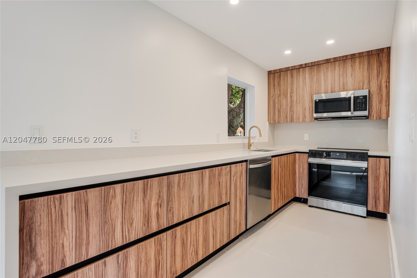 1070 NW 44th St, Miami FL 33127