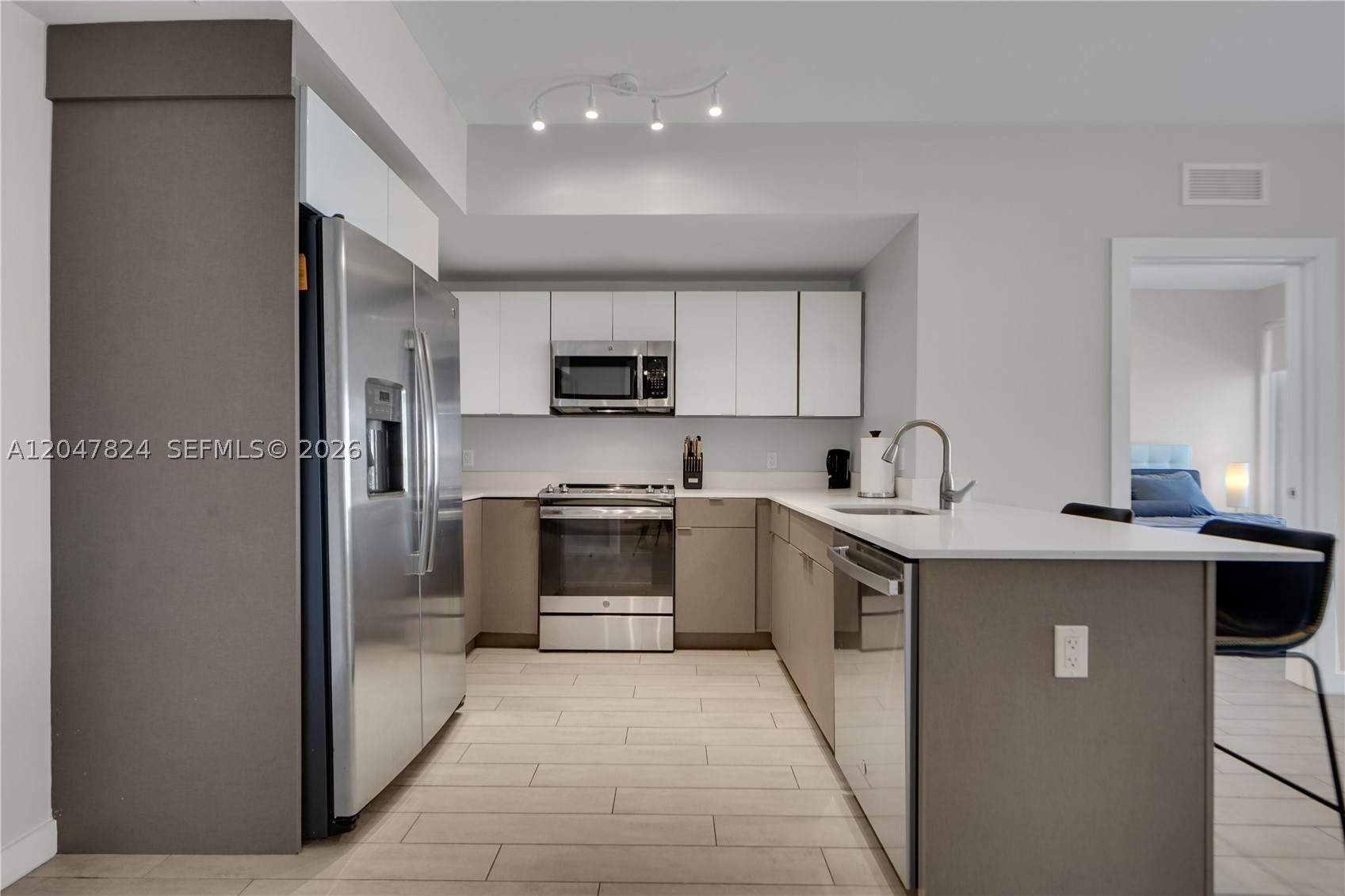 321 NE 26th St #806, Miami FL 33137