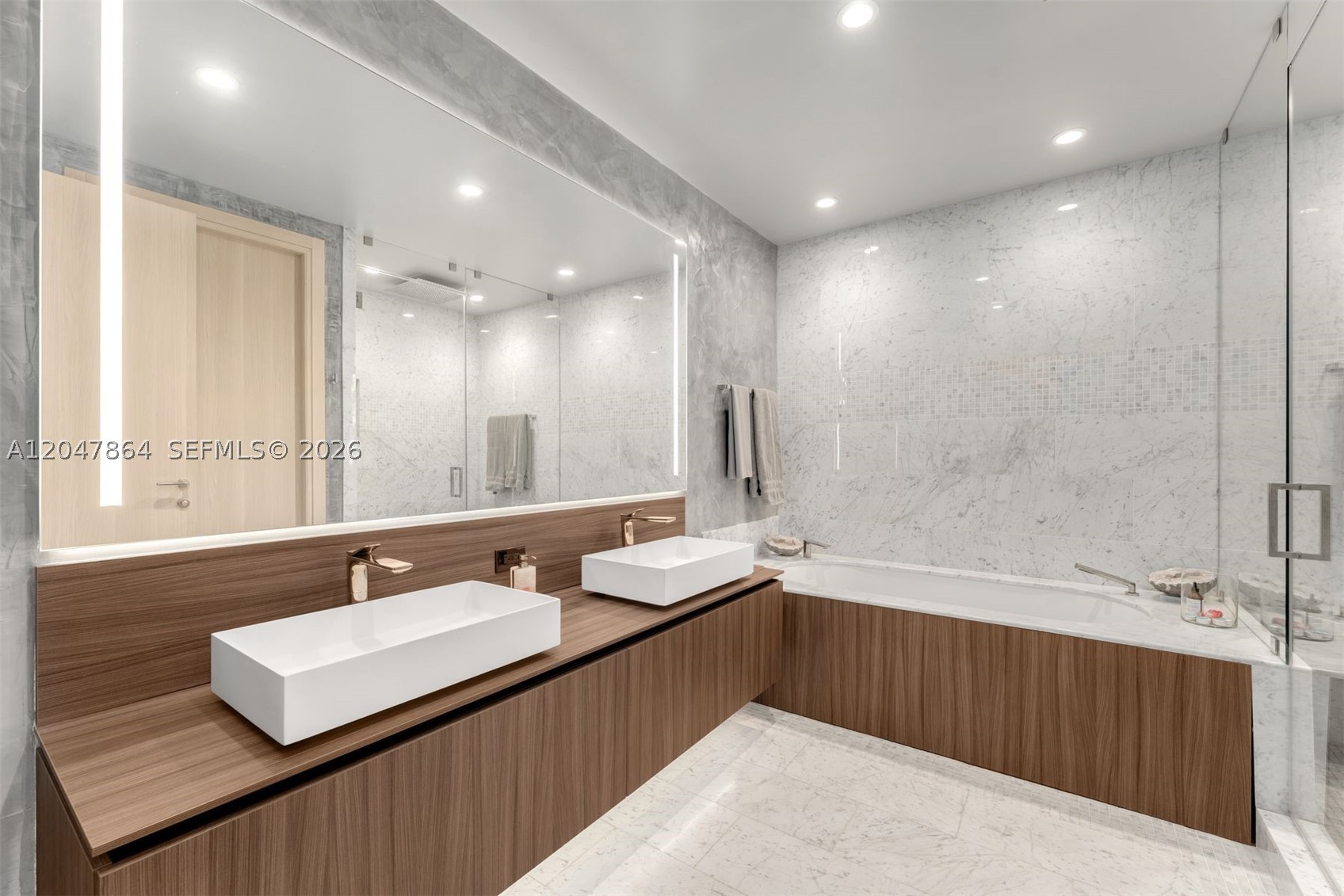 1000 Brickell Plz #PH5203, Miami FL 33131