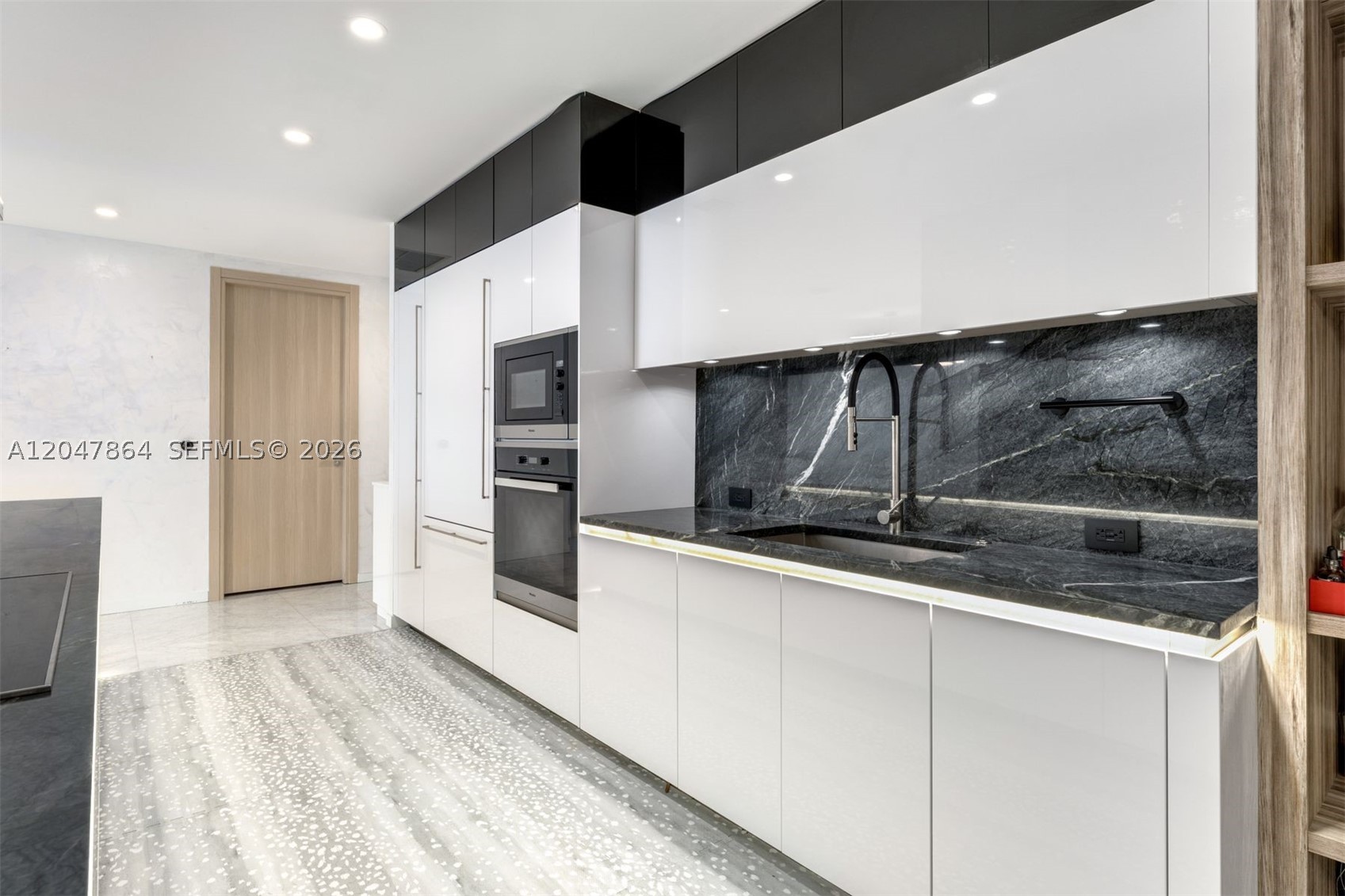 1000 Brickell Plz #PH5203, Miami FL 33131