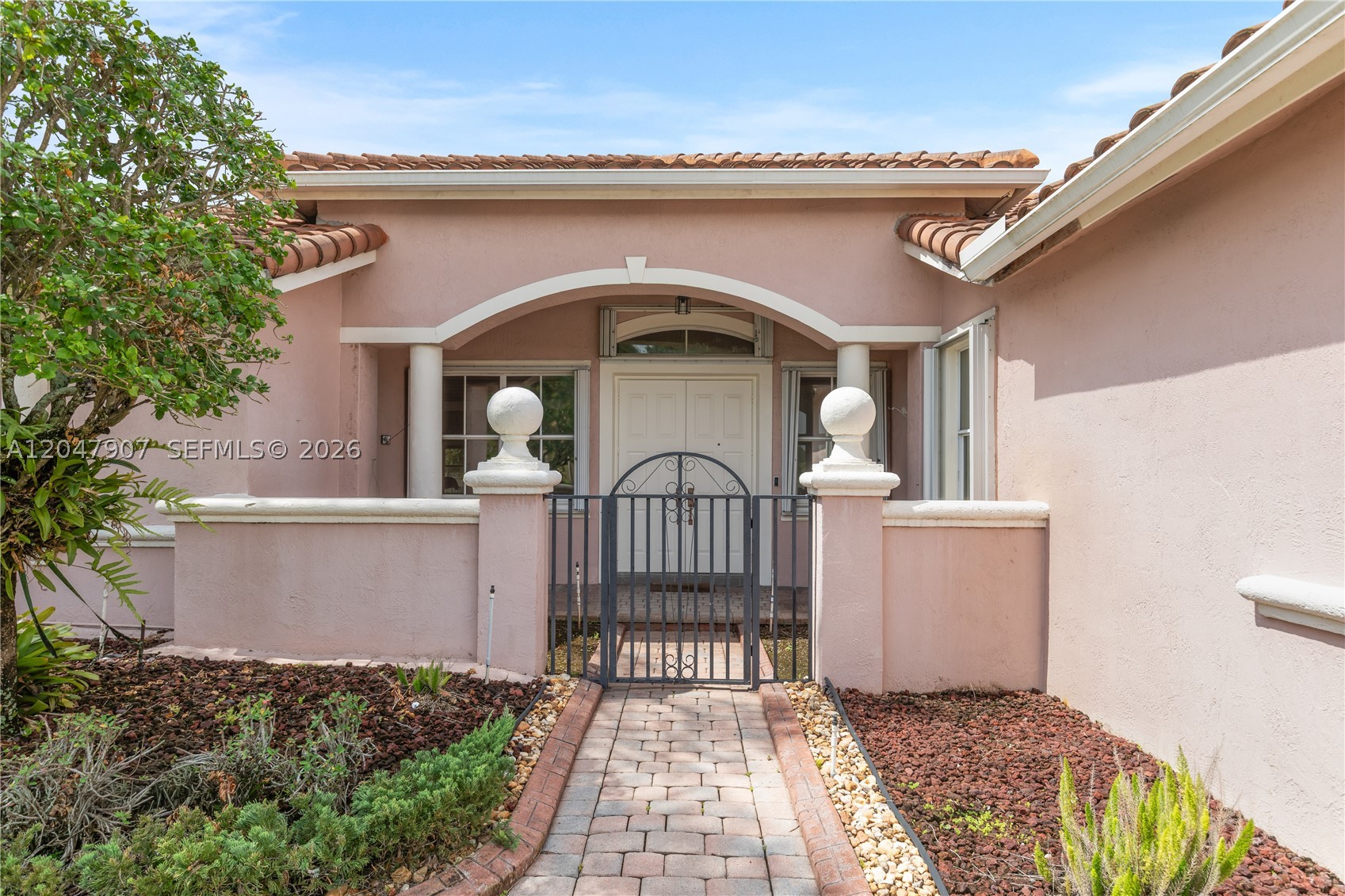 18500 SW 7th St, Pembroke Pines FL 33029