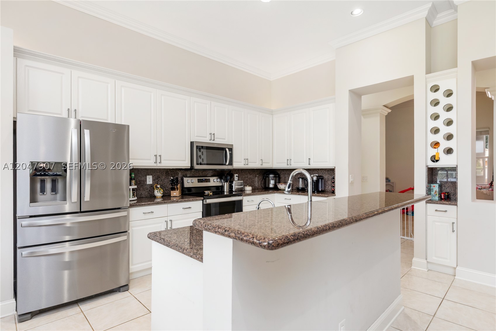 18500 SW 7th St, Pembroke Pines FL 33029
