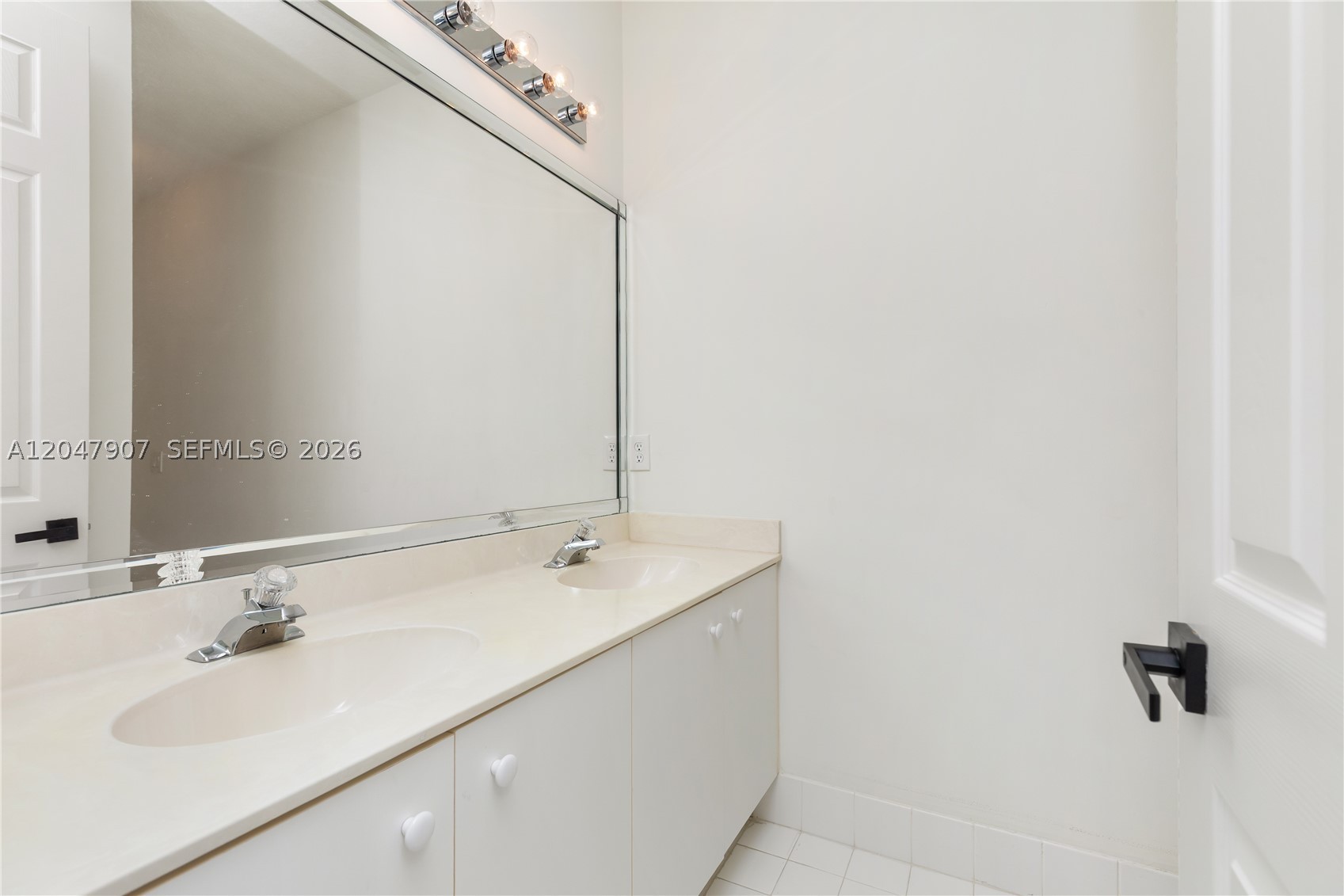 18500 SW 7th St, Pembroke Pines FL 33029