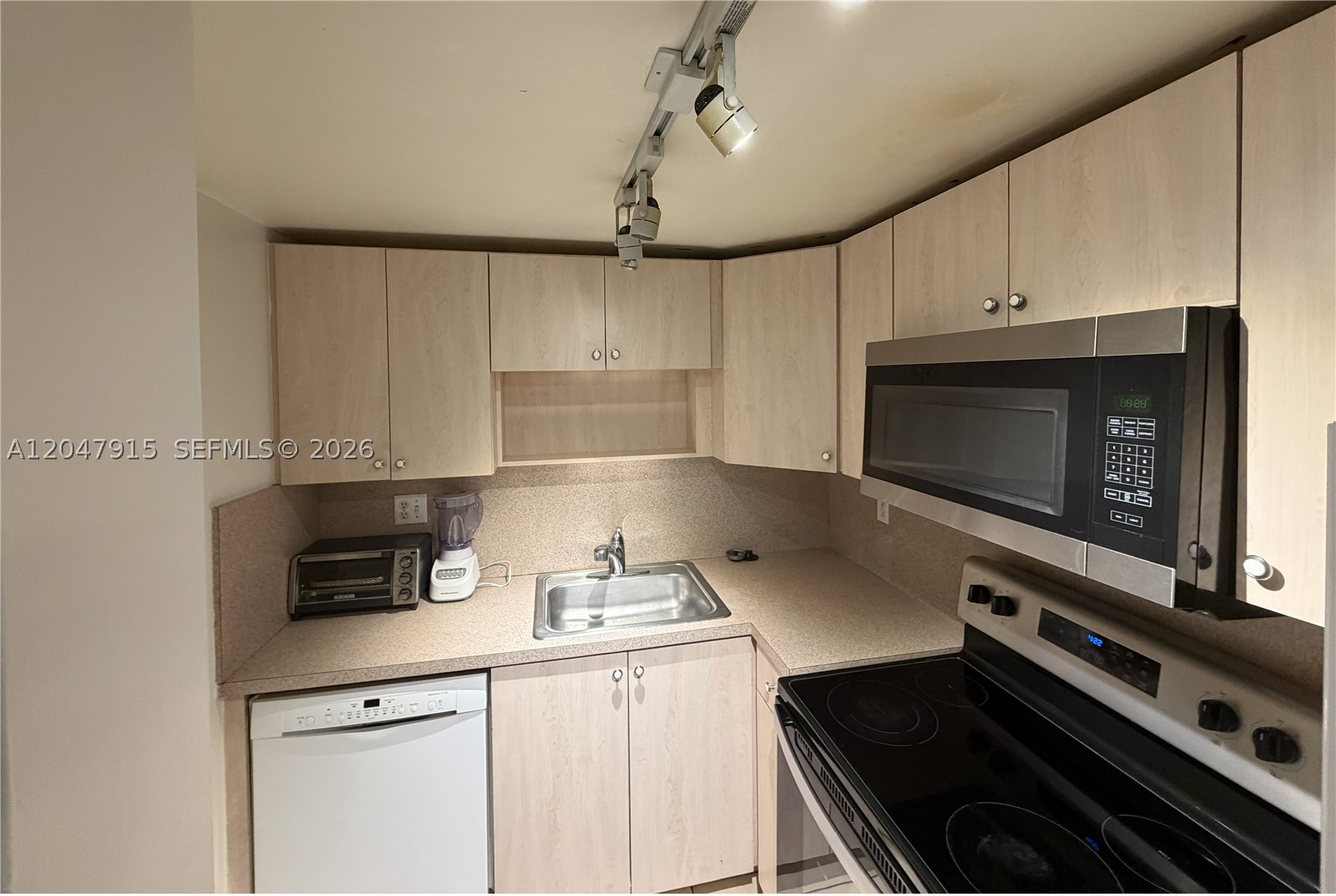 1205 Mariposa Ave #413, Coral Gables FL 33146