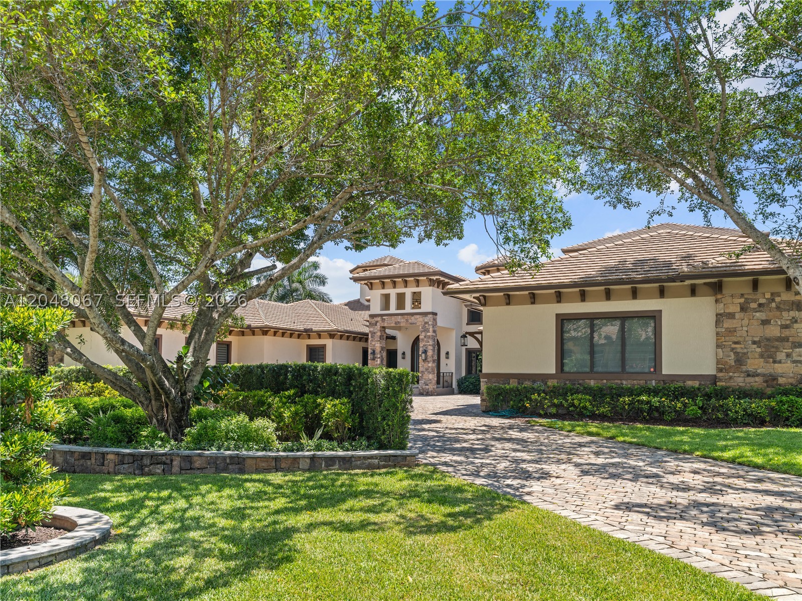 3724 Pine Lake Dr, Weston FL 33332