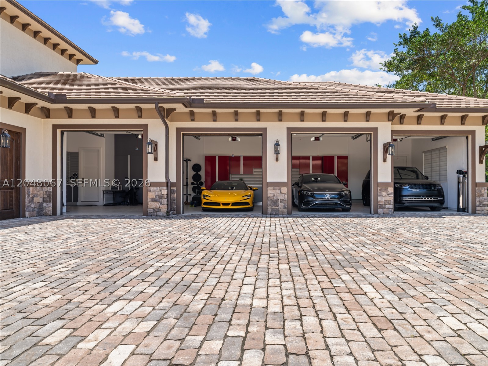3724 Pine Lake Dr, Weston FL 33332