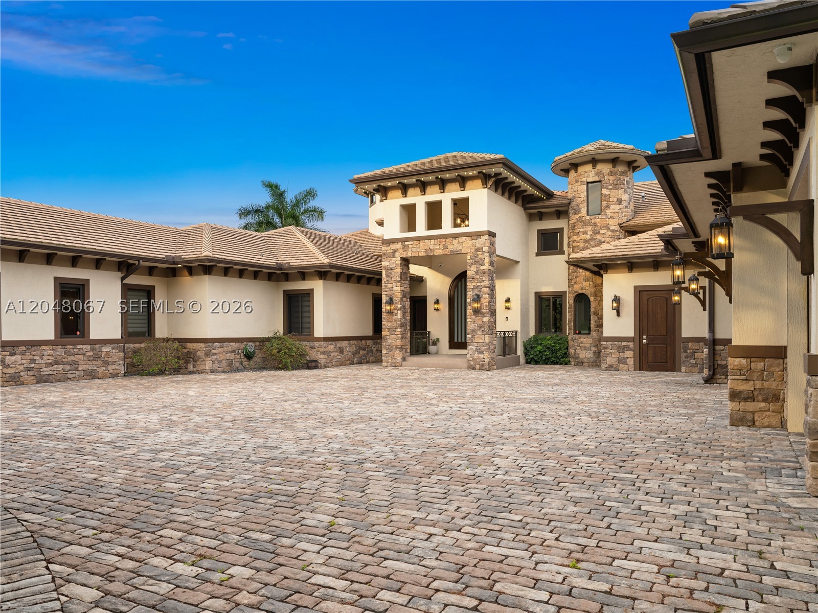3724 Pine Lake Dr, Weston FL 33332
