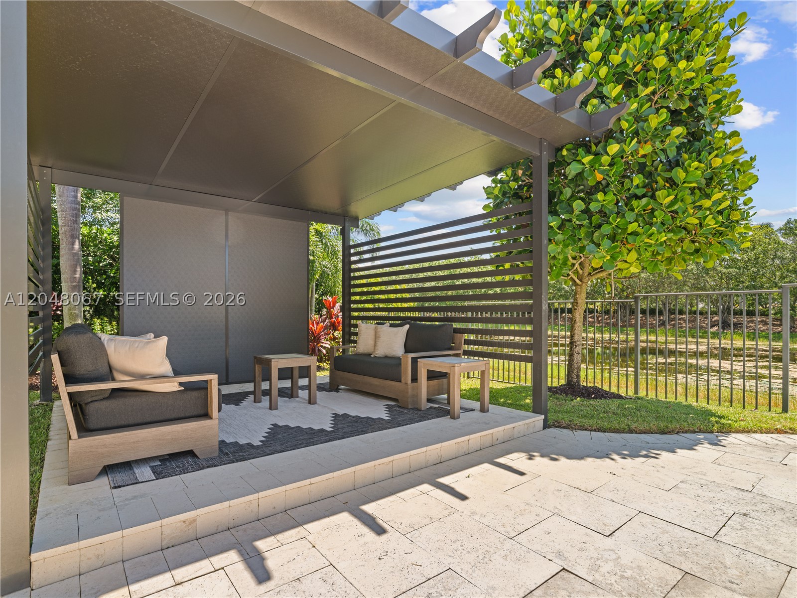 3724 Pine Lake Dr, Weston FL 33332