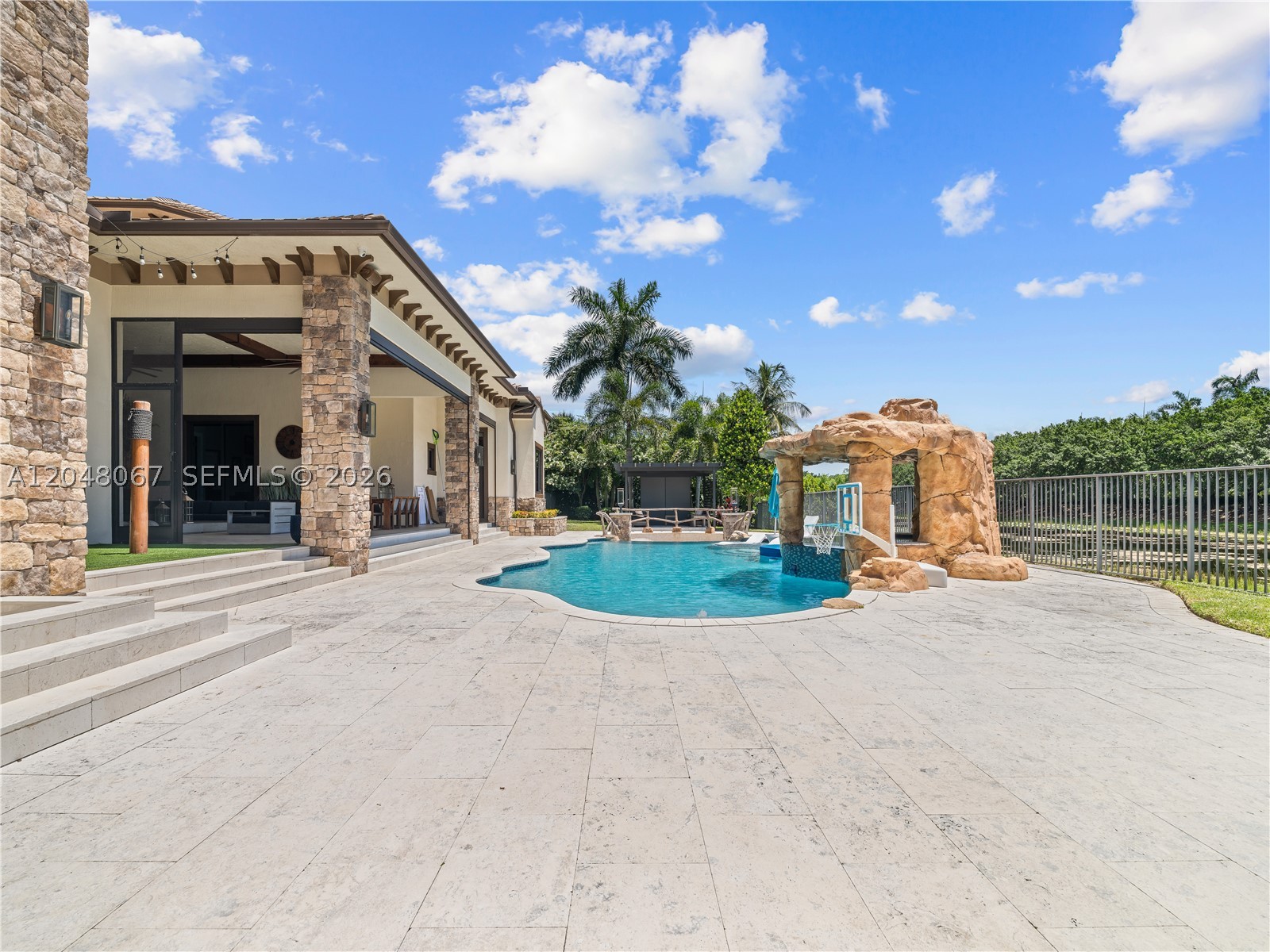 3724 Pine Lake Dr, Weston FL 33332