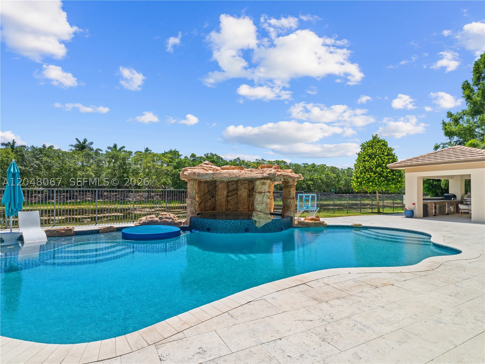 3724 Pine Lake Dr, Weston FL 33332