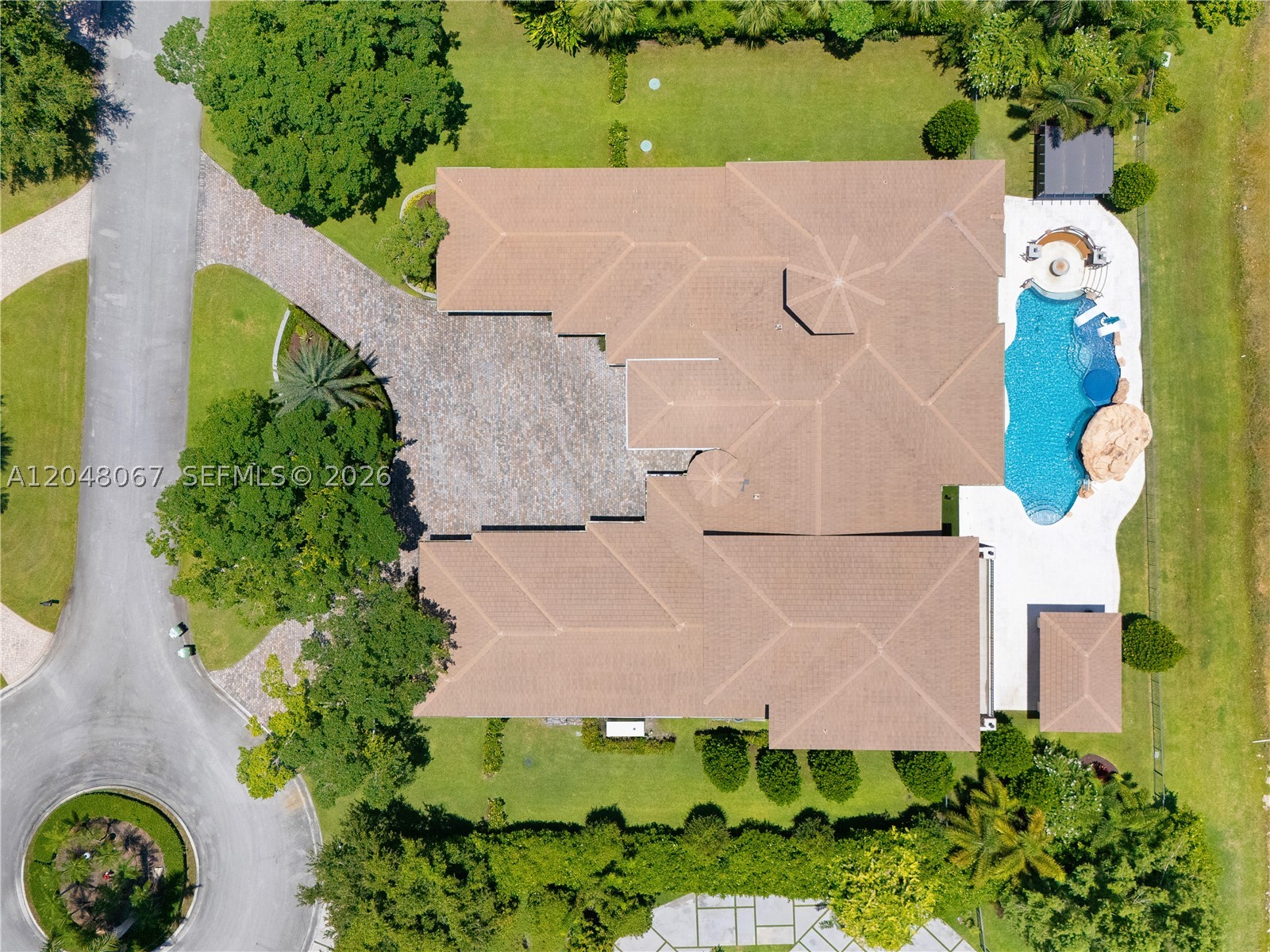 3724 Pine Lake Dr, Weston FL 33332