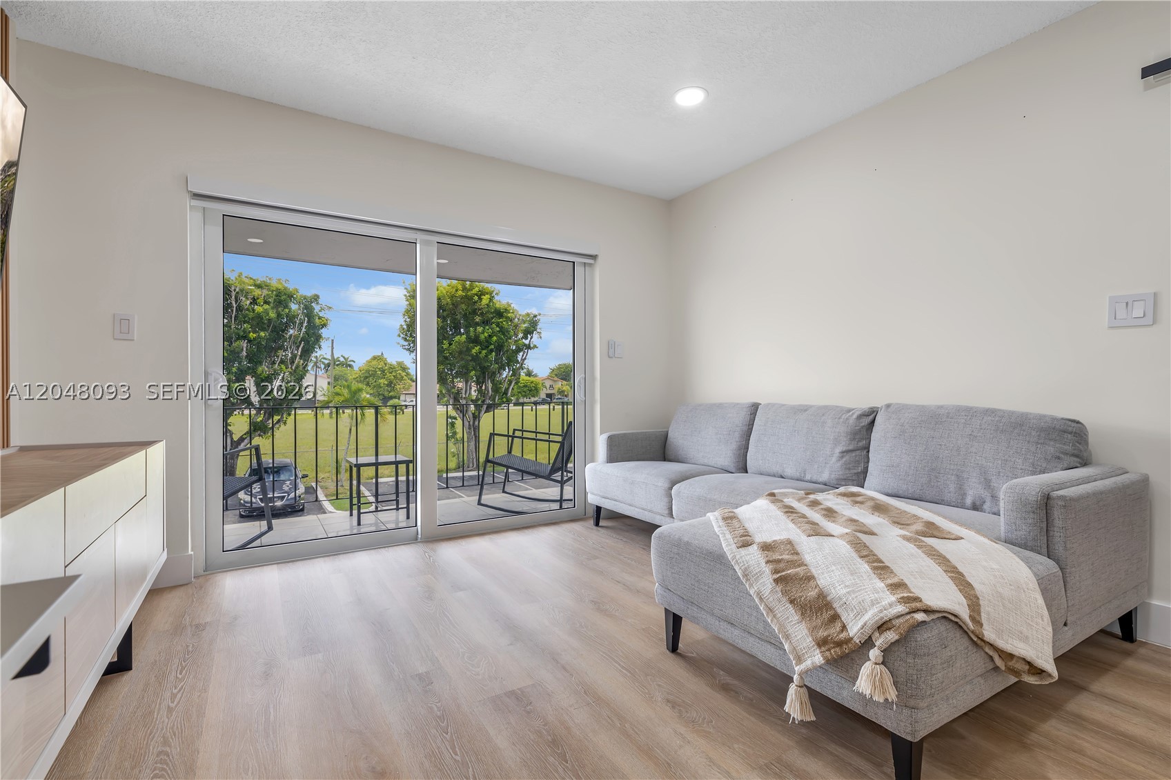 9520 SW 8th St #203, Miami FL 33174