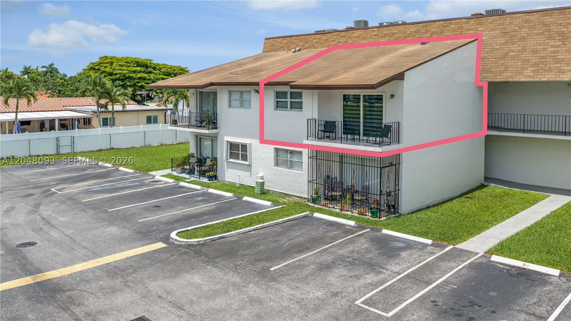 9520 SW 8th St #203, Miami FL 33174