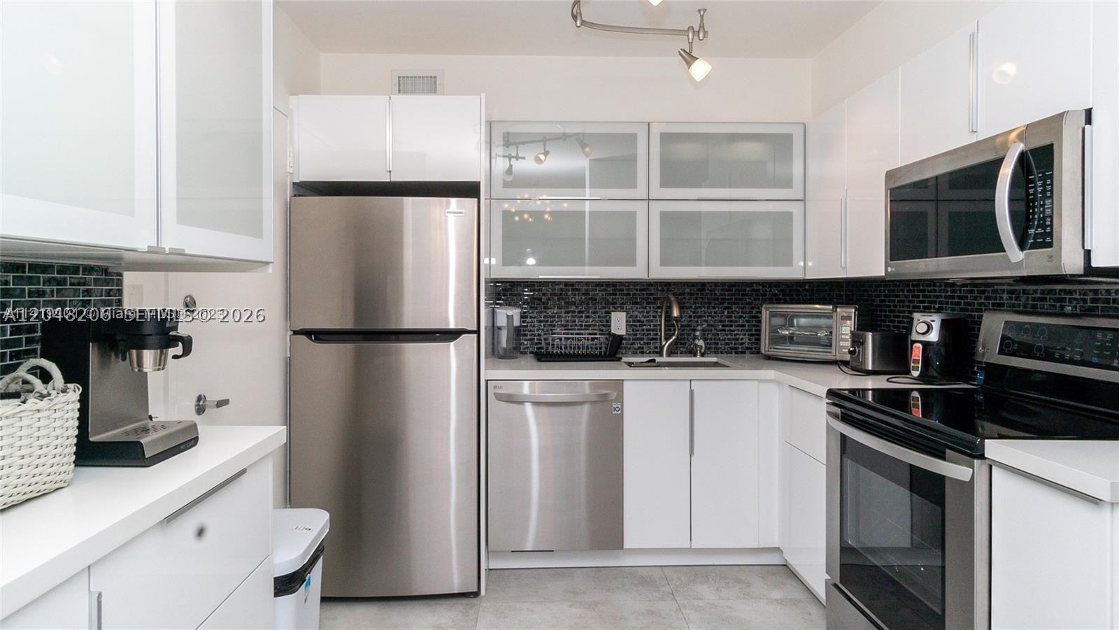 5161 Collins Ave #811, Miami Beach FL 33140