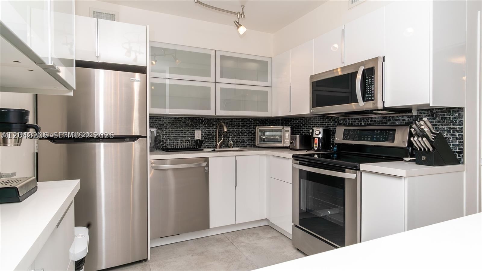 5161 Collins Ave #811, Miami Beach FL 33140