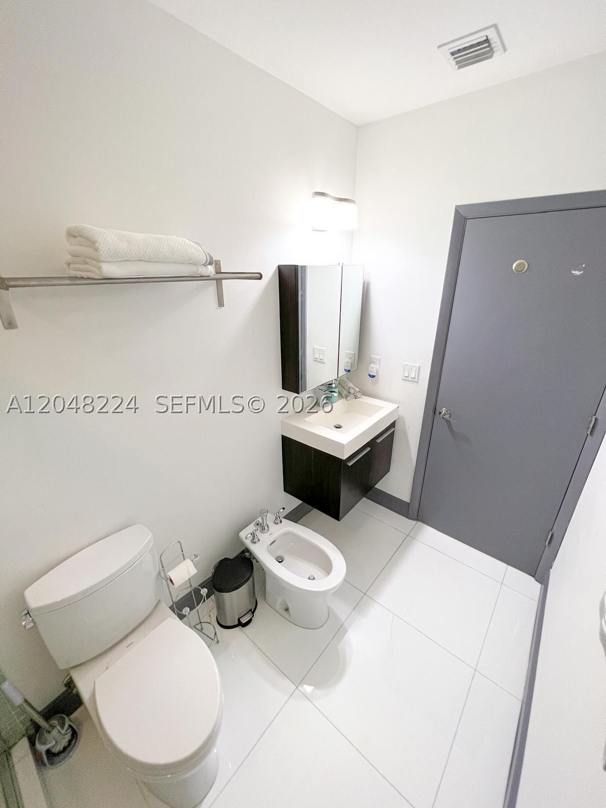 North Miami FL 33181 - A12048224